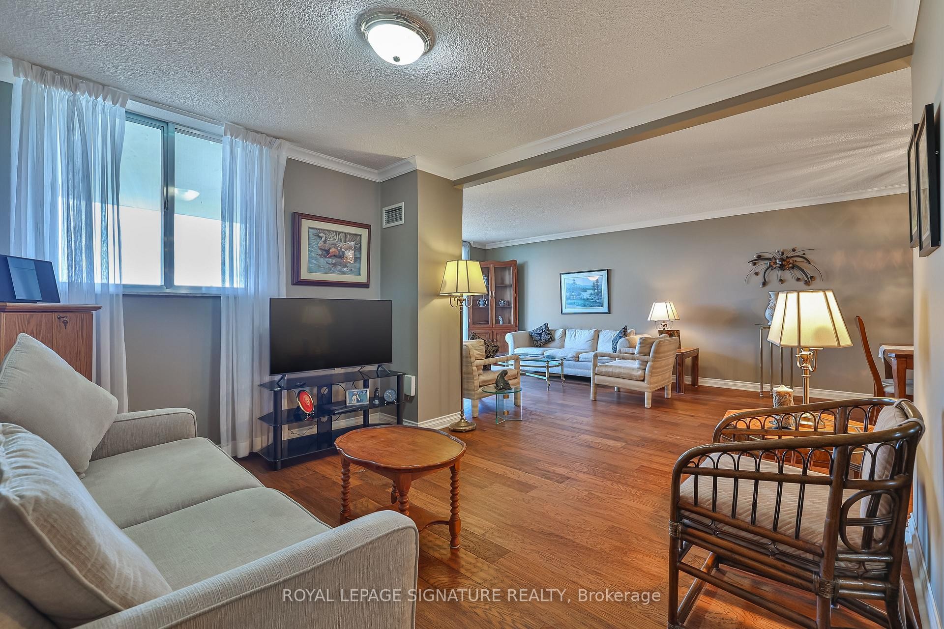 









820


Burnhamthorpe

Road, 2105,
Toronto,




ON
M9C 4W2

