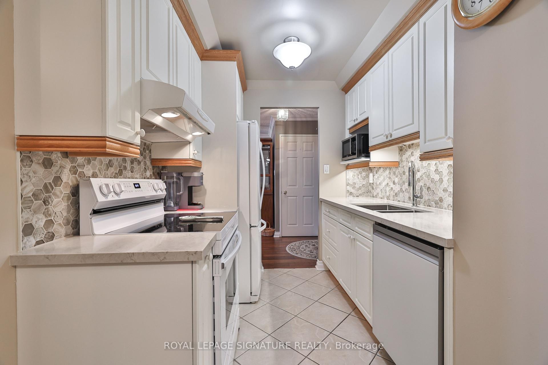 









820


Burnhamthorpe

Road, 2105,
Toronto,




ON
M9C 4W2

