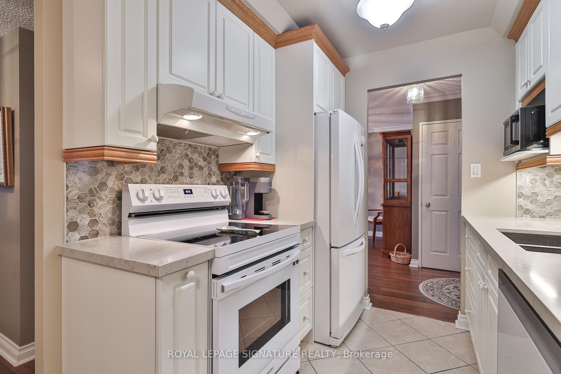 









820


Burnhamthorpe

Road, 2105,
Toronto,




ON
M9C 4W2

