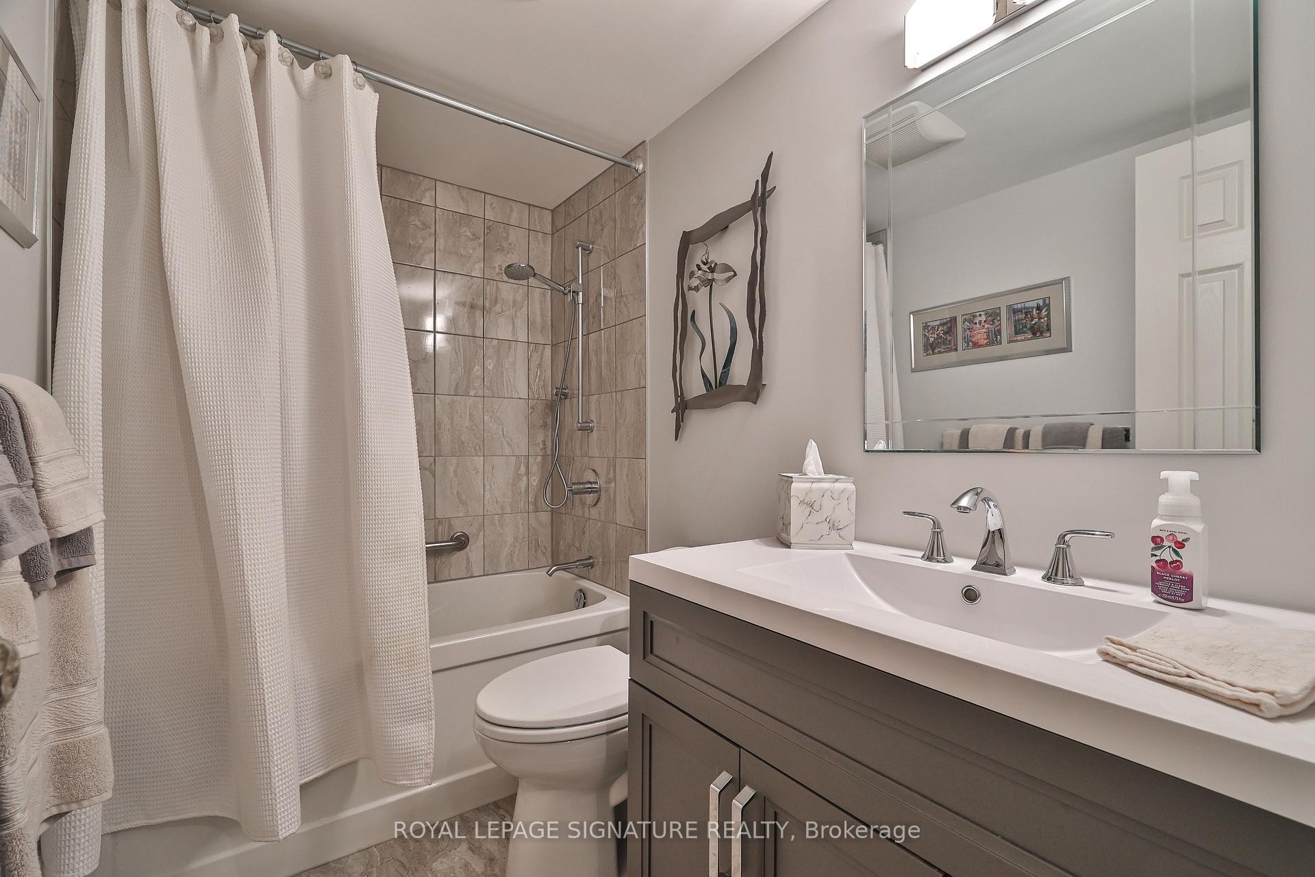 









820


Burnhamthorpe

Road, 2105,
Toronto,




ON
M9C 4W2


