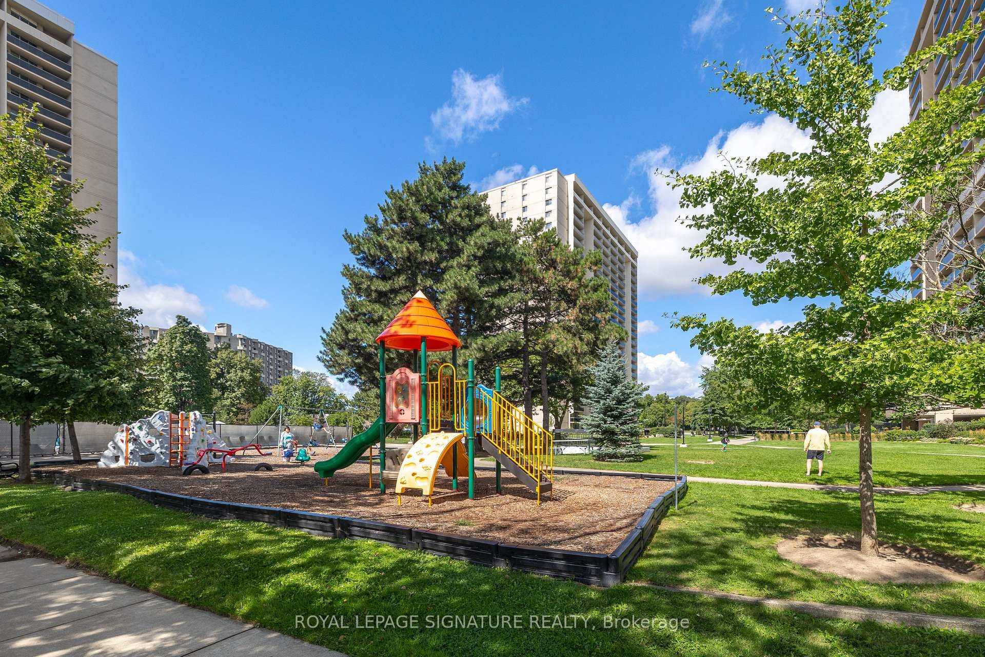 









820


Burnhamthorpe

Road, 2105,
Toronto,




ON
M9C 4W2

