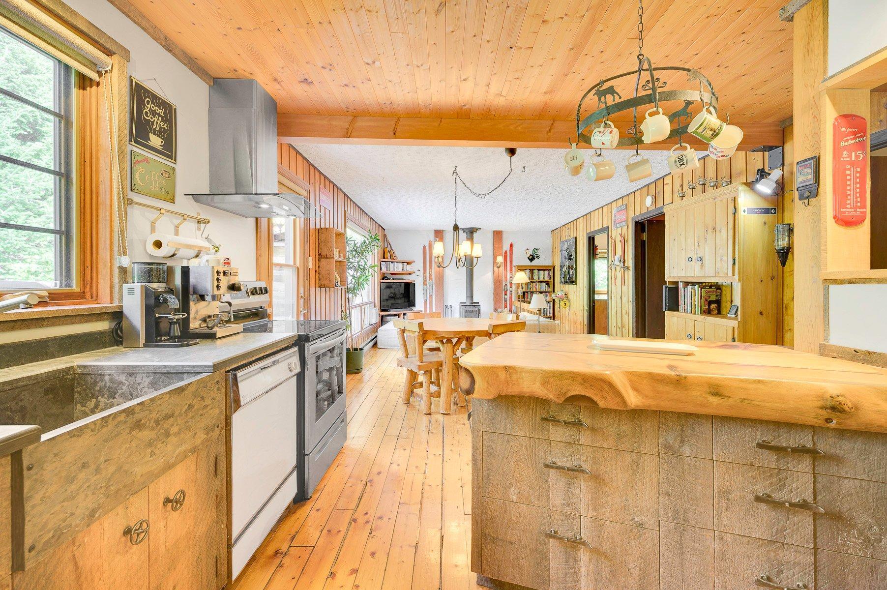 









1494


3e Avenue

,
Val-Morin,




QC
J0T2R0

