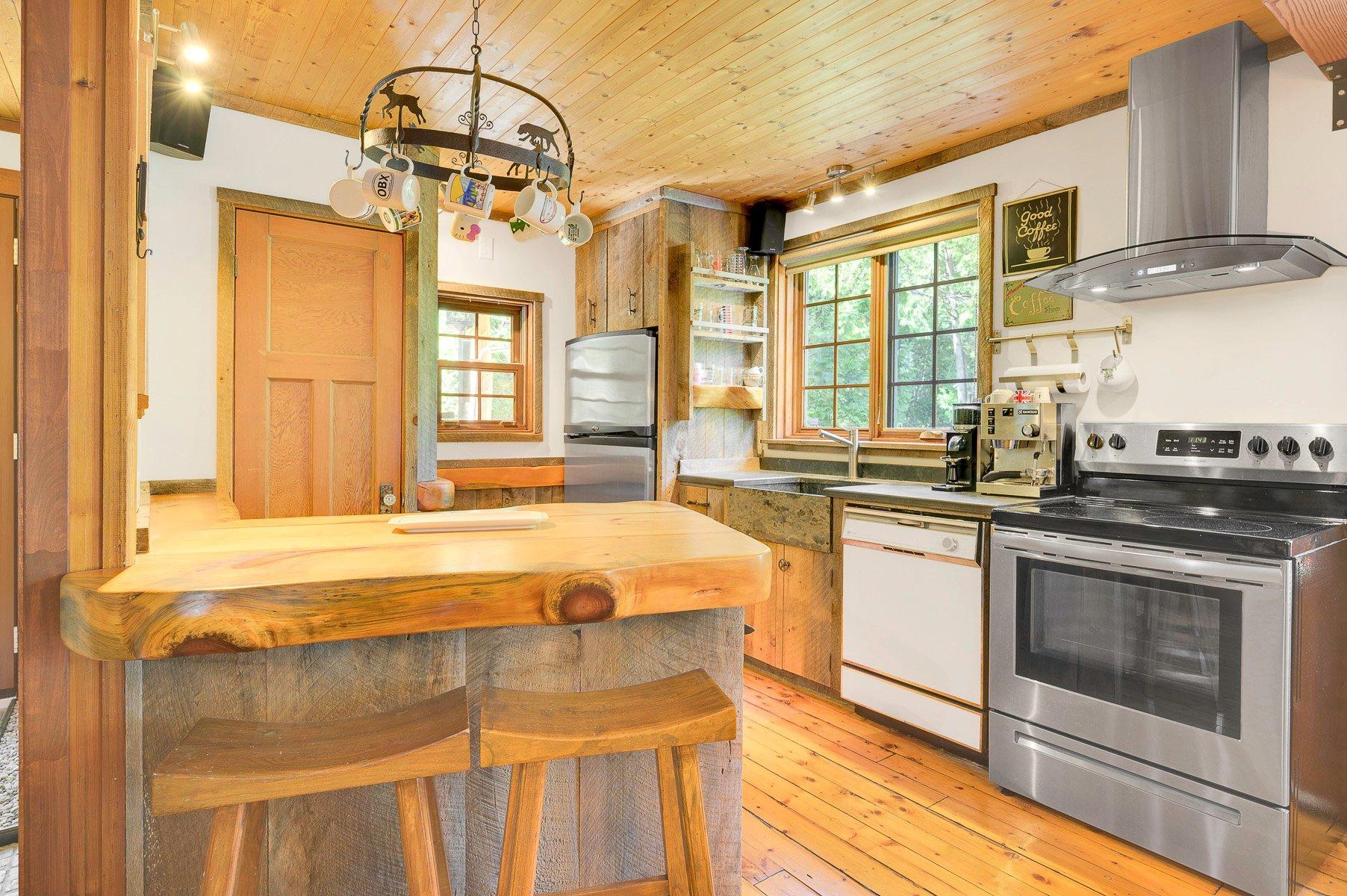 









1494


3e Avenue

,
Val-Morin,




QC
J0T2R0

