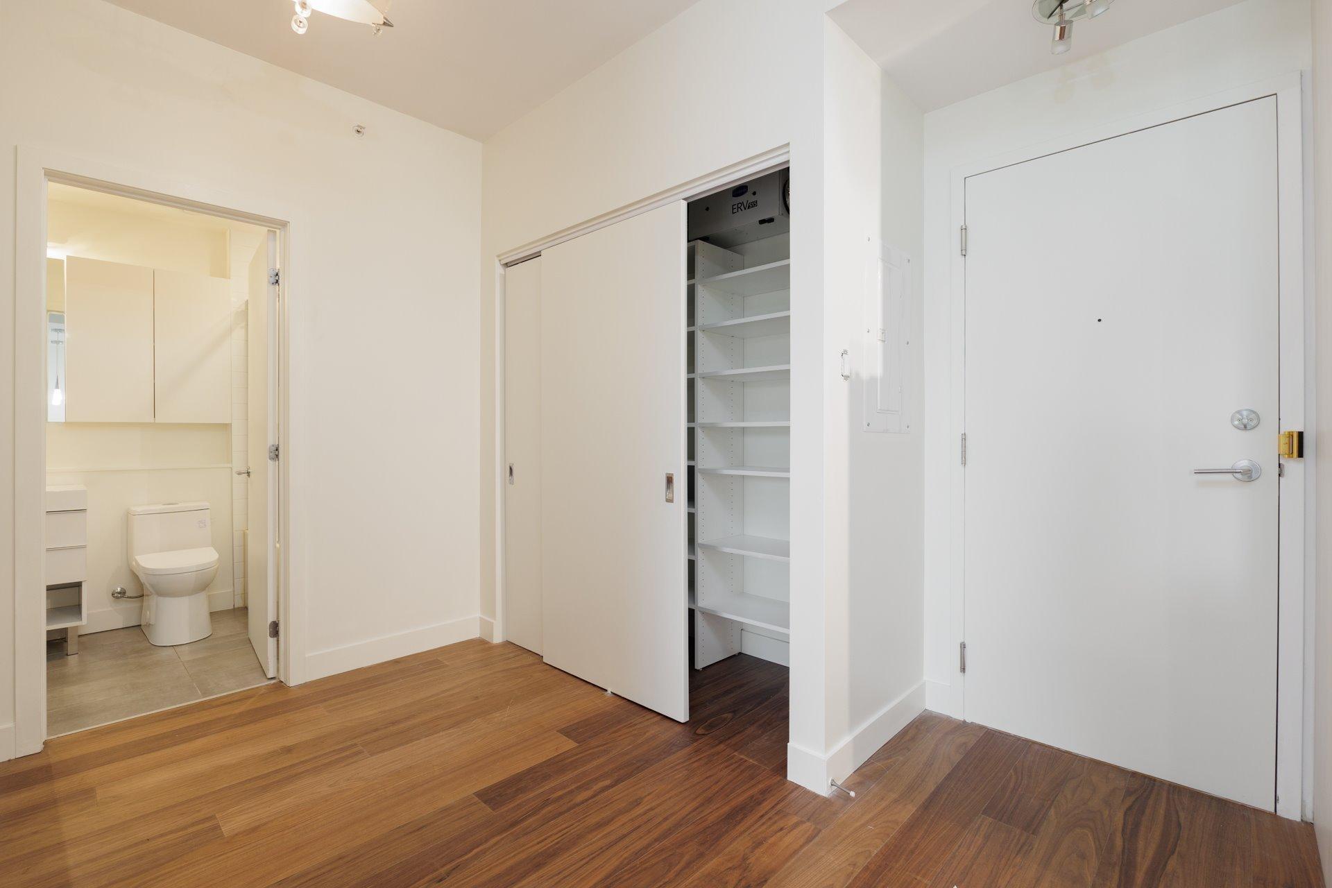 









4


Av. Donegani

, 207,
Pointe-Claire,




QC
H9R0C8

