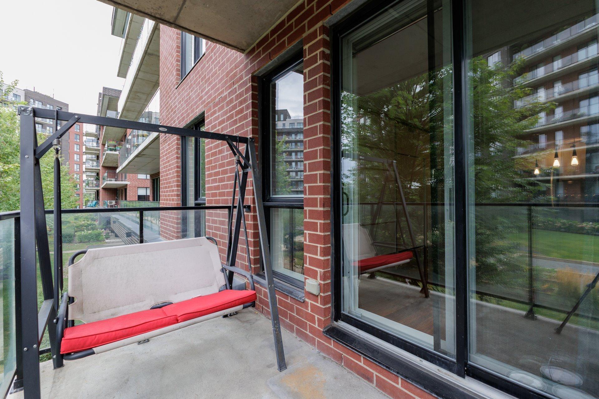 









4


Av. Donegani

, 207,
Pointe-Claire,




QC
H9R0C8

