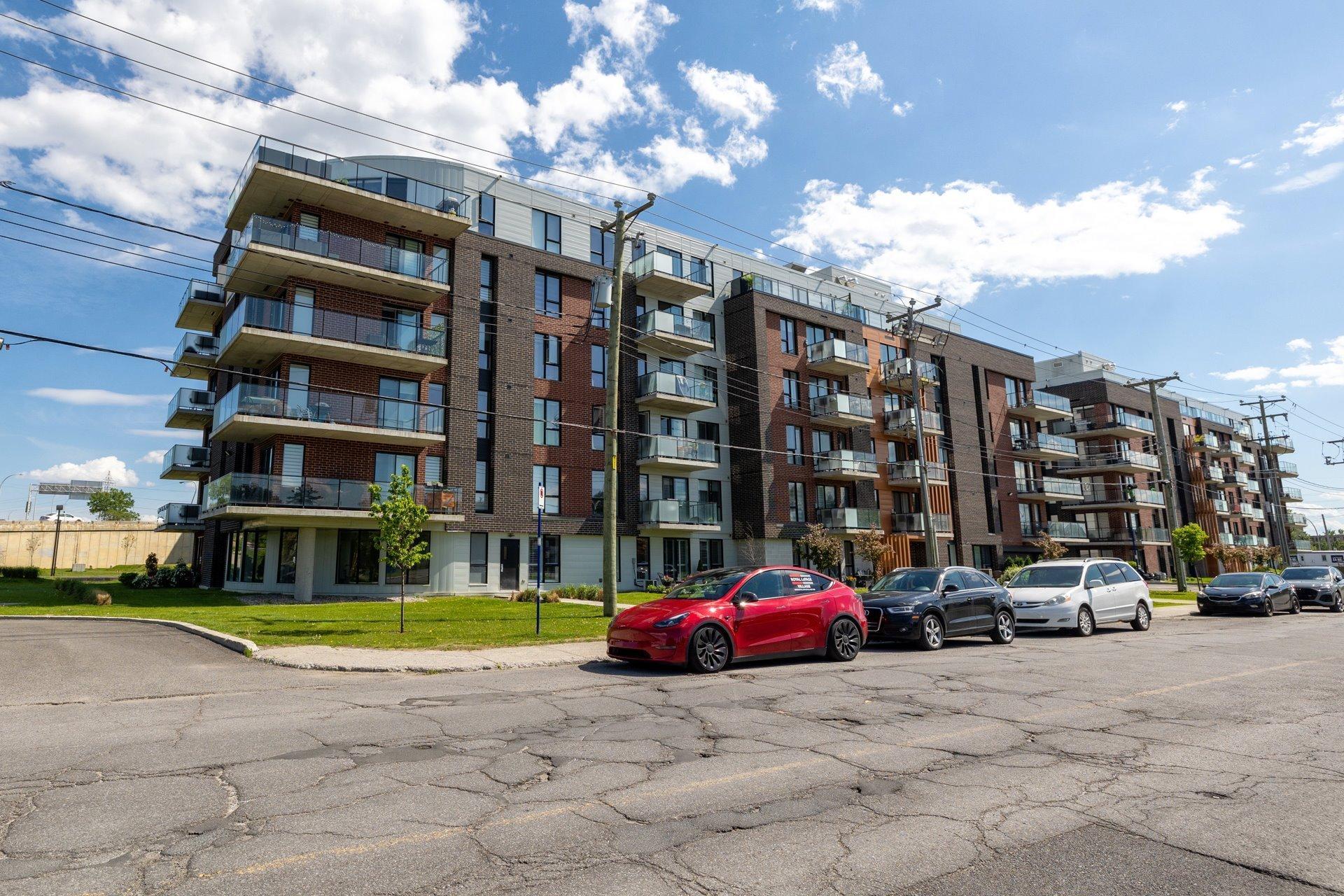 









4


Av. Donegani

, 207,
Pointe-Claire,




QC
H9R0C8

