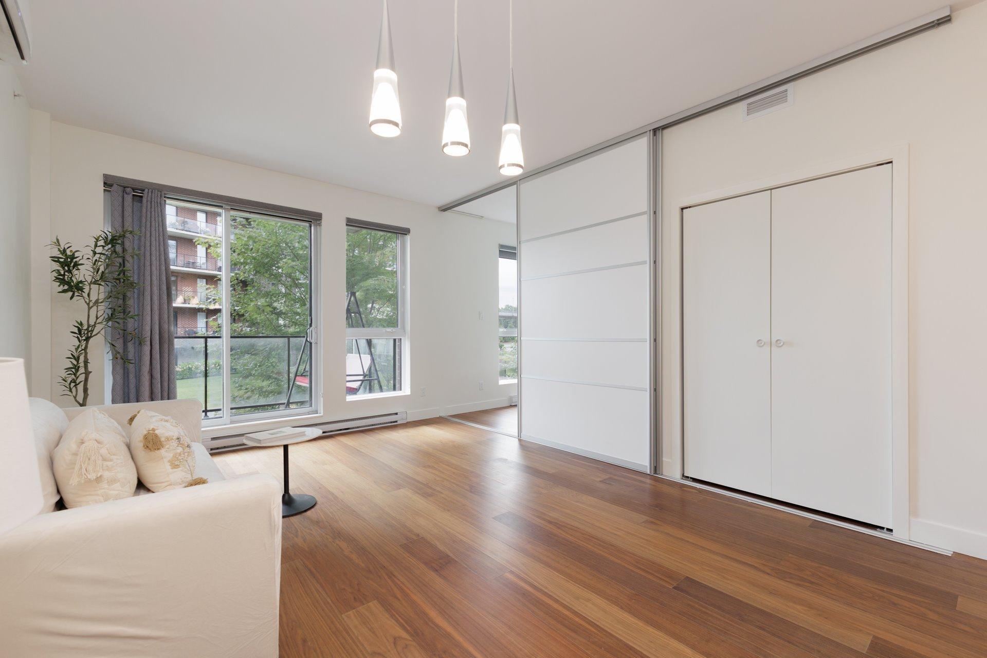 









4


Av. Donegani

, 207,
Pointe-Claire,




QC
H9R0C8

