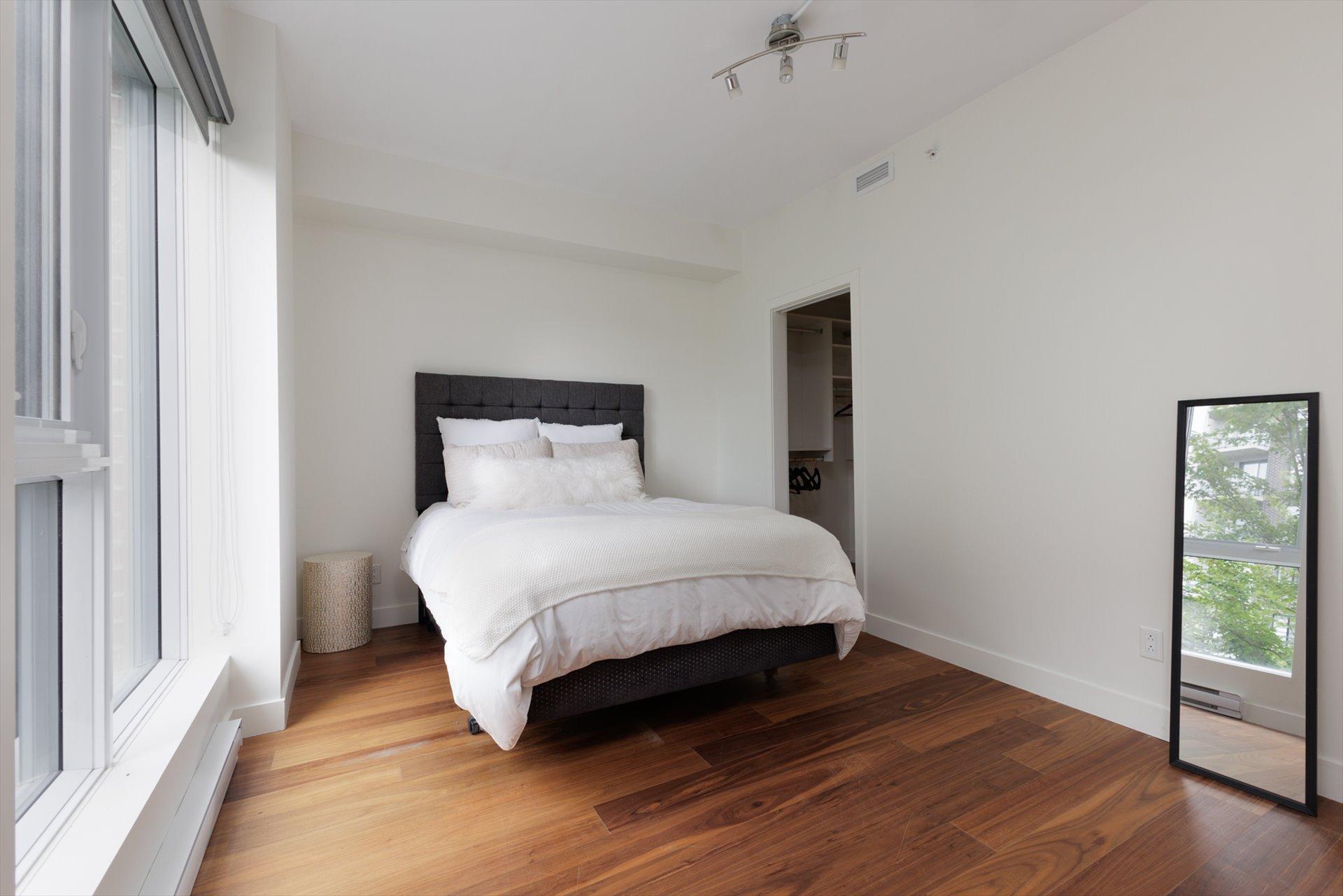 









4


Av. Donegani

, 207,
Pointe-Claire,




QC
H9R0C8

