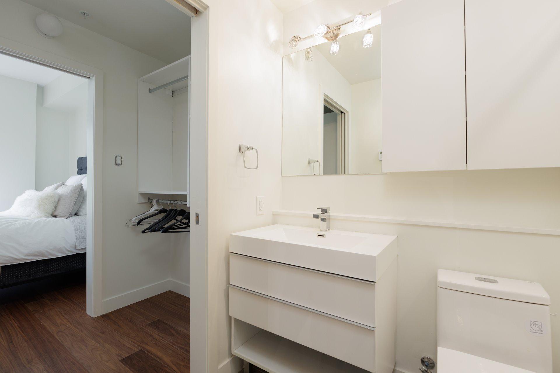 









4


Av. Donegani

, 207,
Pointe-Claire,




QC
H9R0C8

