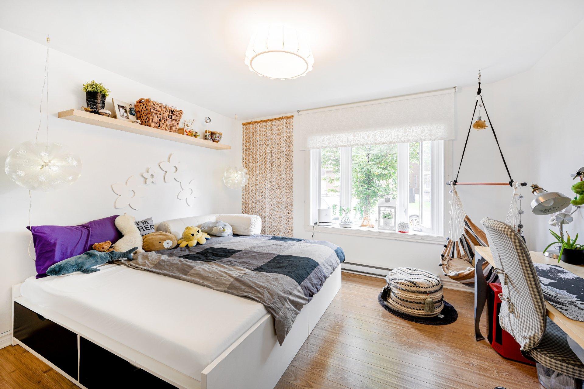 









13

 - 15


Rue Alfred

,
Laval (Sainte-Rose),




QC
H7L2G8

