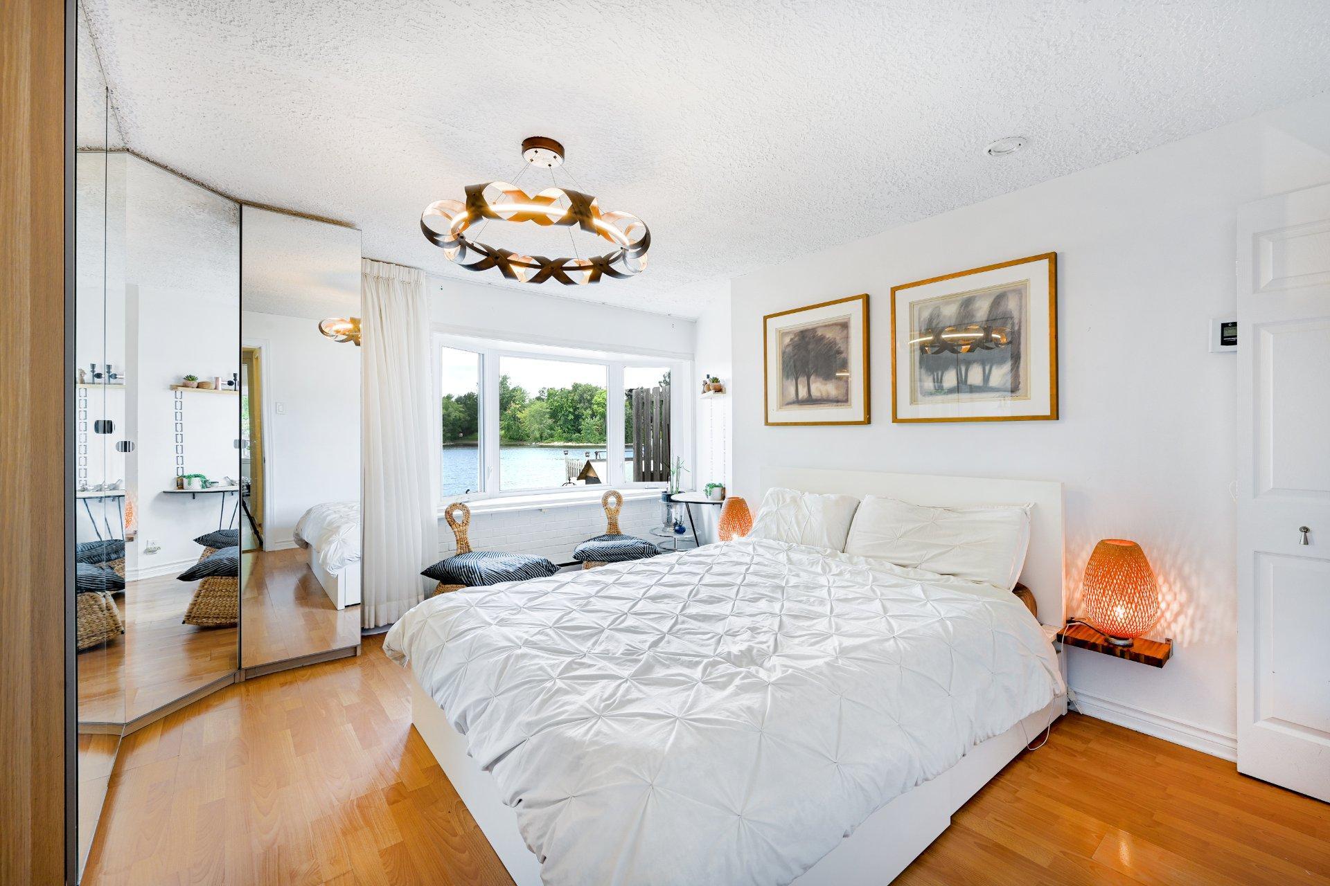 









13

 - 15


Rue Alfred

,
Laval (Sainte-Rose),




QC
H7L2G8

