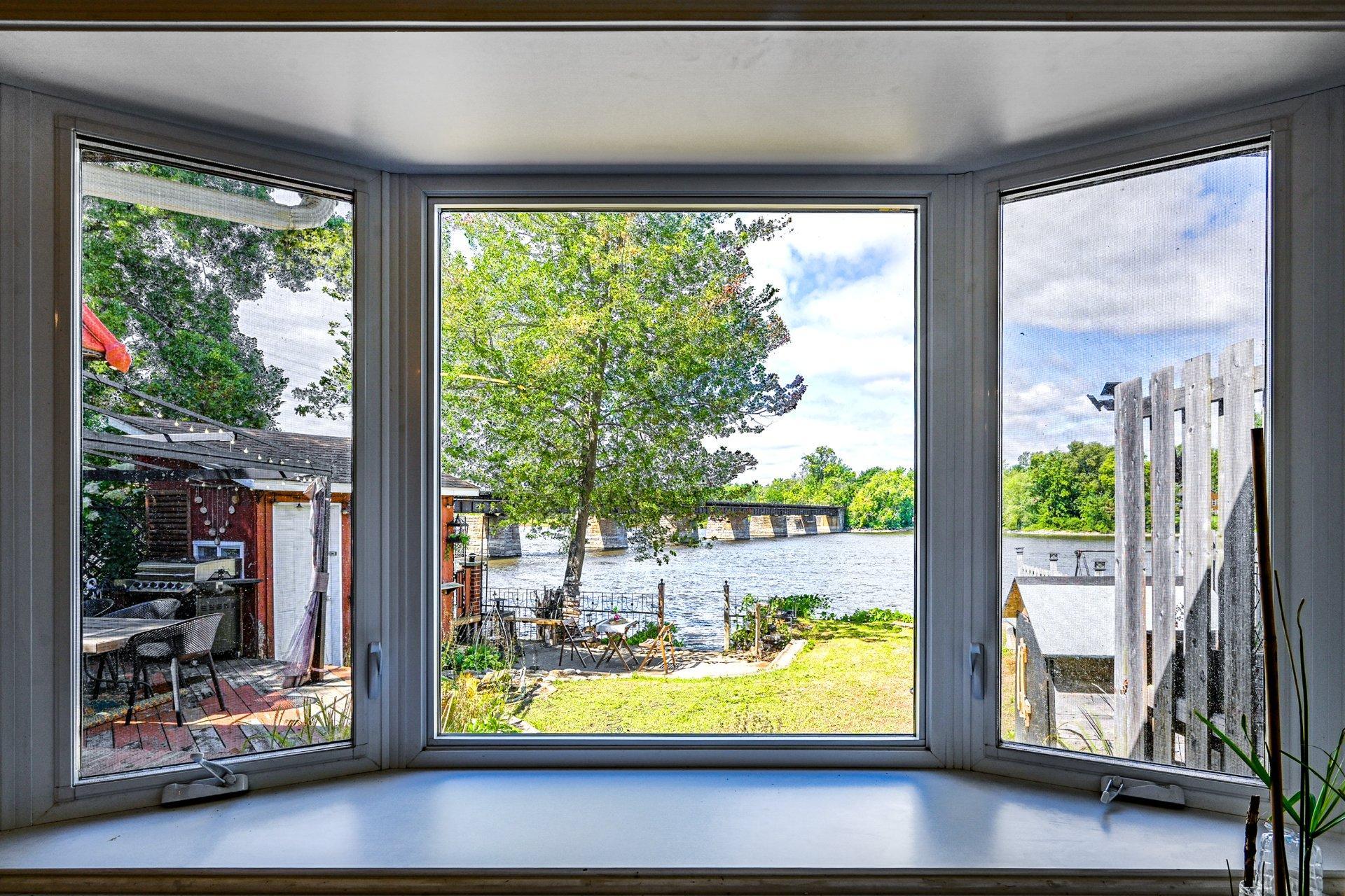 









13

 - 15


Rue Alfred

,
Laval (Sainte-Rose),




QC
H7L2G8

