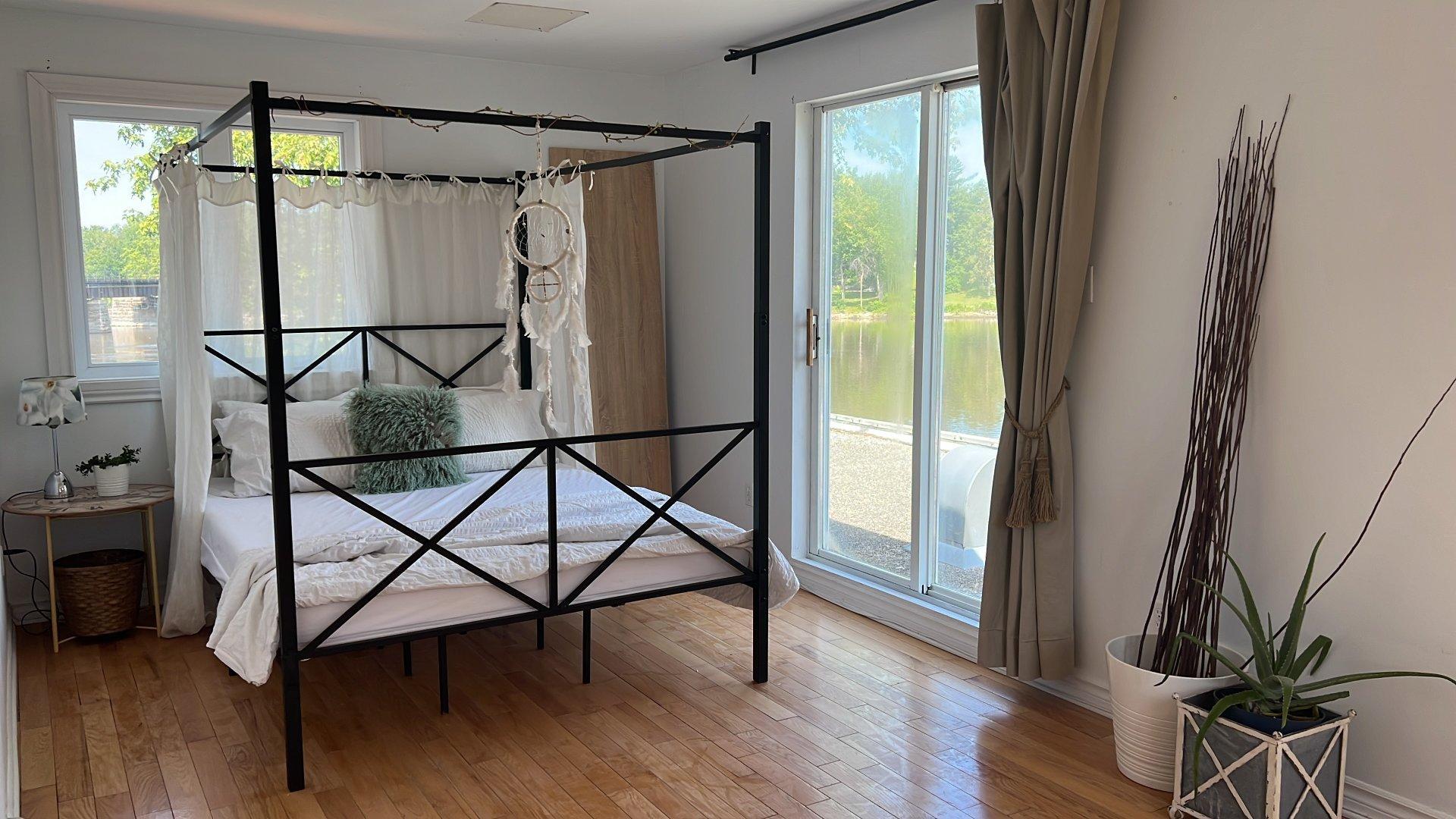 









13

 - 15


Rue Alfred

,
Laval (Sainte-Rose),




QC
H7L2G8

