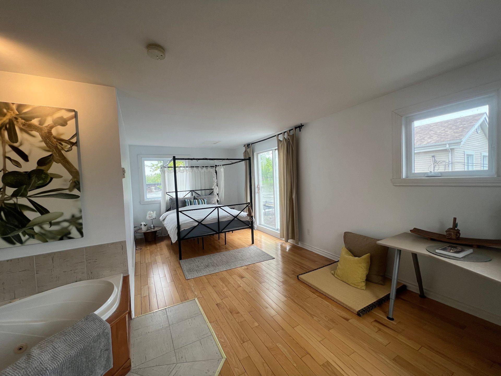 









13

 - 15


Rue Alfred

,
Laval (Sainte-Rose),




QC
H7L2G8

