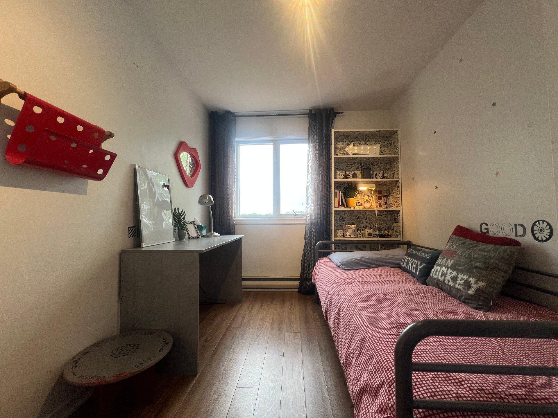 









13

 - 15


Rue Alfred

,
Laval (Sainte-Rose),




QC
H7L2G8

