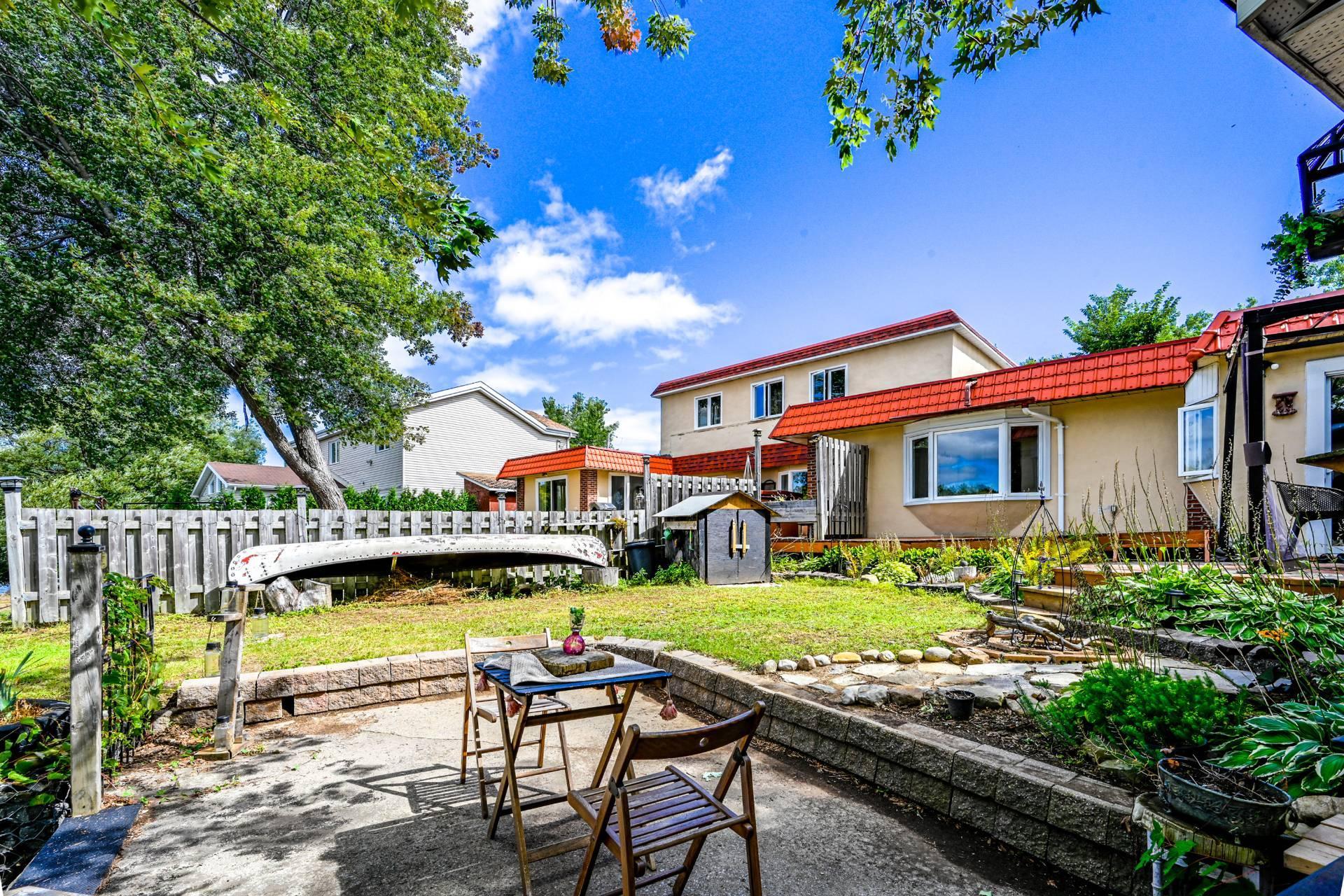 









13

 - 15


Rue Alfred

,
Laval (Sainte-Rose),




QC
H7L2G8

