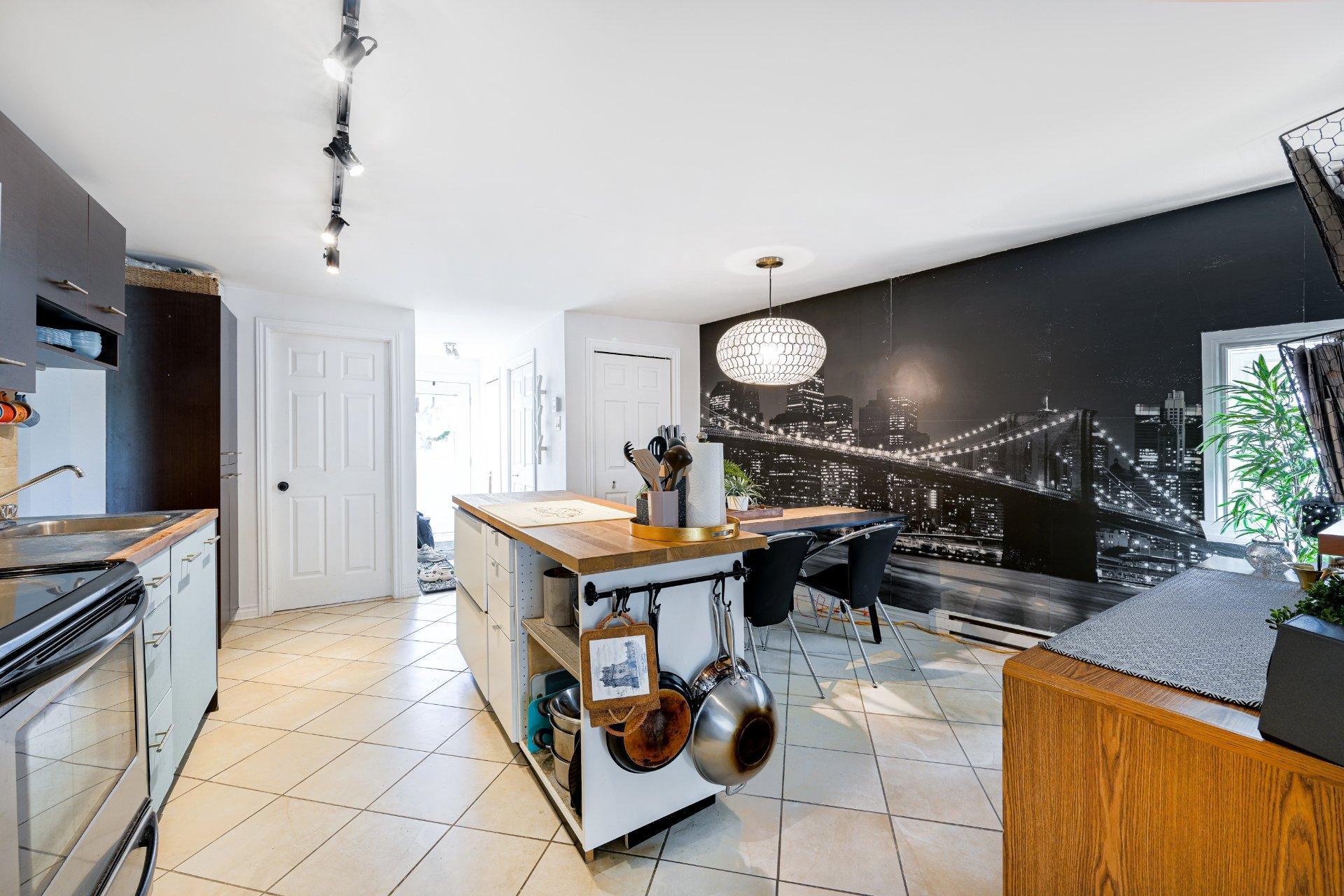 









13

 - 15


Rue Alfred

,
Laval (Sainte-Rose),




QC
H7L2G8

