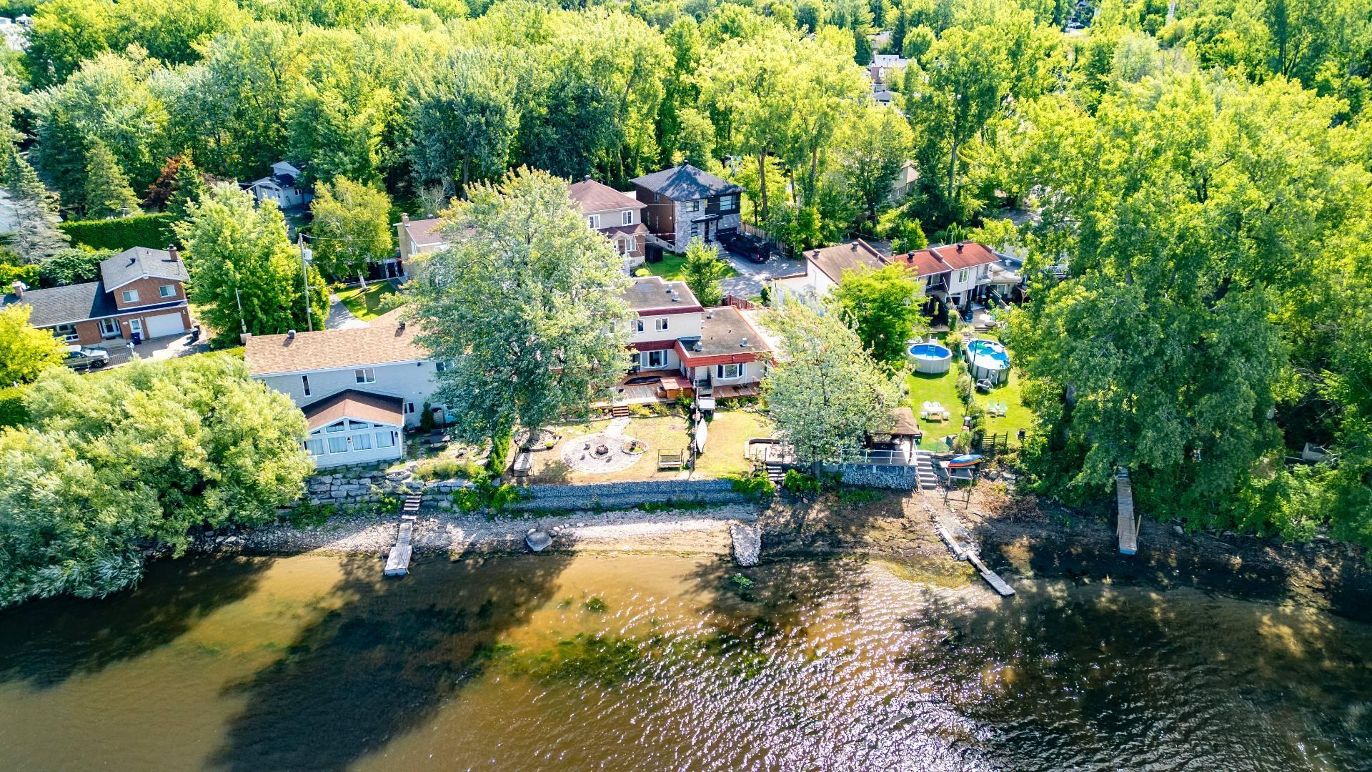 









13

 - 15


Rue Alfred

,
Laval (Sainte-Rose),




QC
H7L2G8

