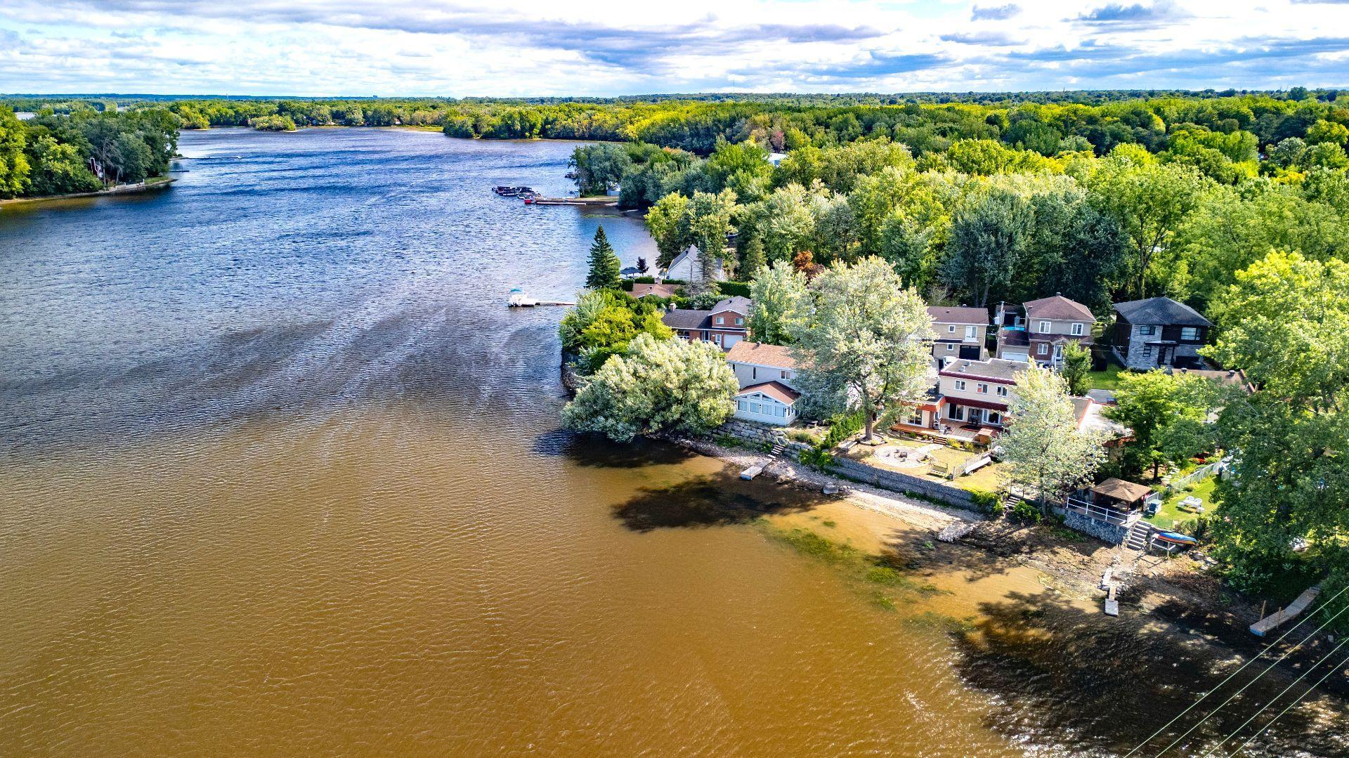 









13

 - 15


Rue Alfred

,
Laval (Sainte-Rose),




QC
H7L2G8

