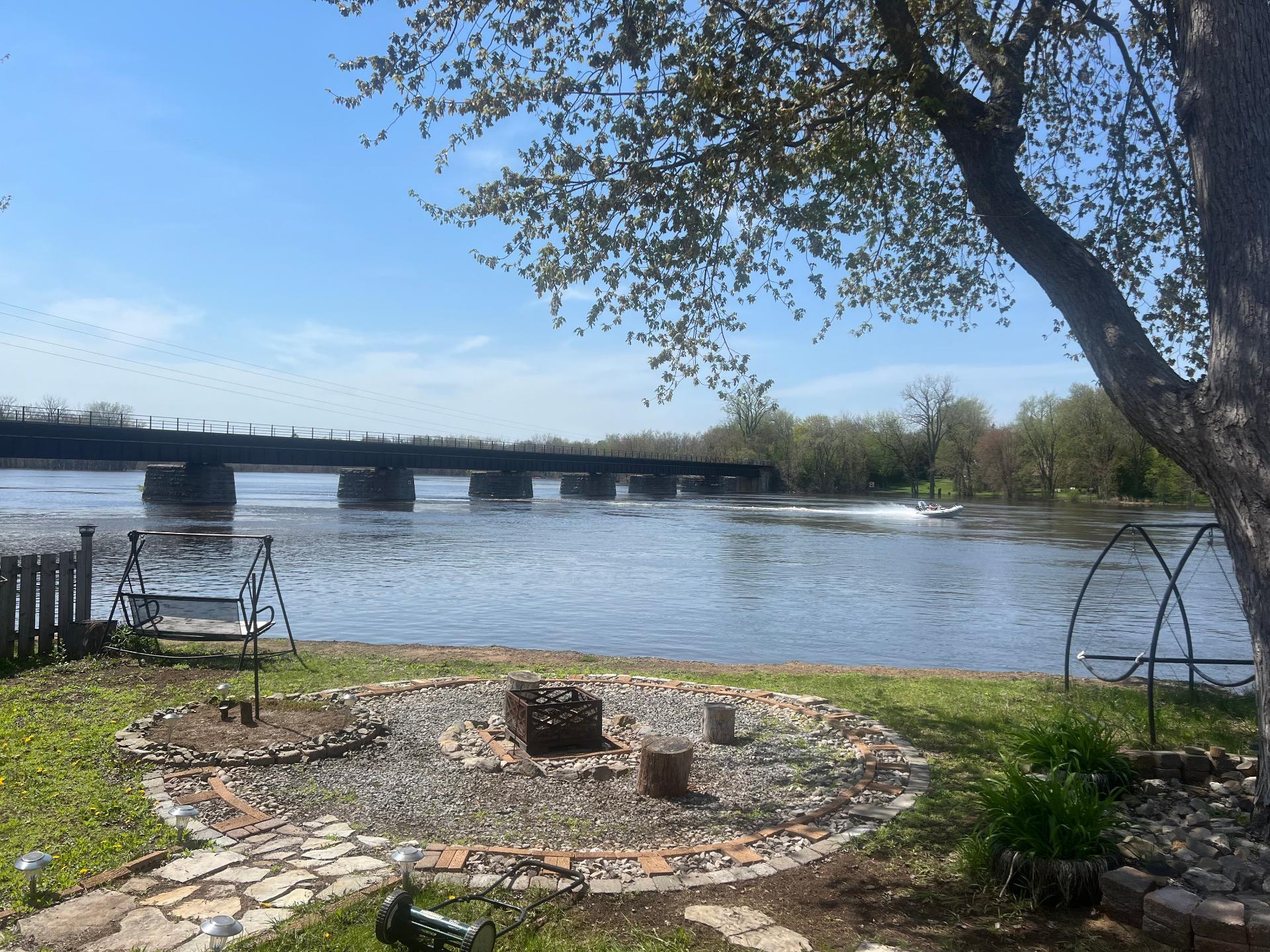 









13

 - 15


Rue Alfred

,
Laval (Sainte-Rose),




QC
H7L2G8

