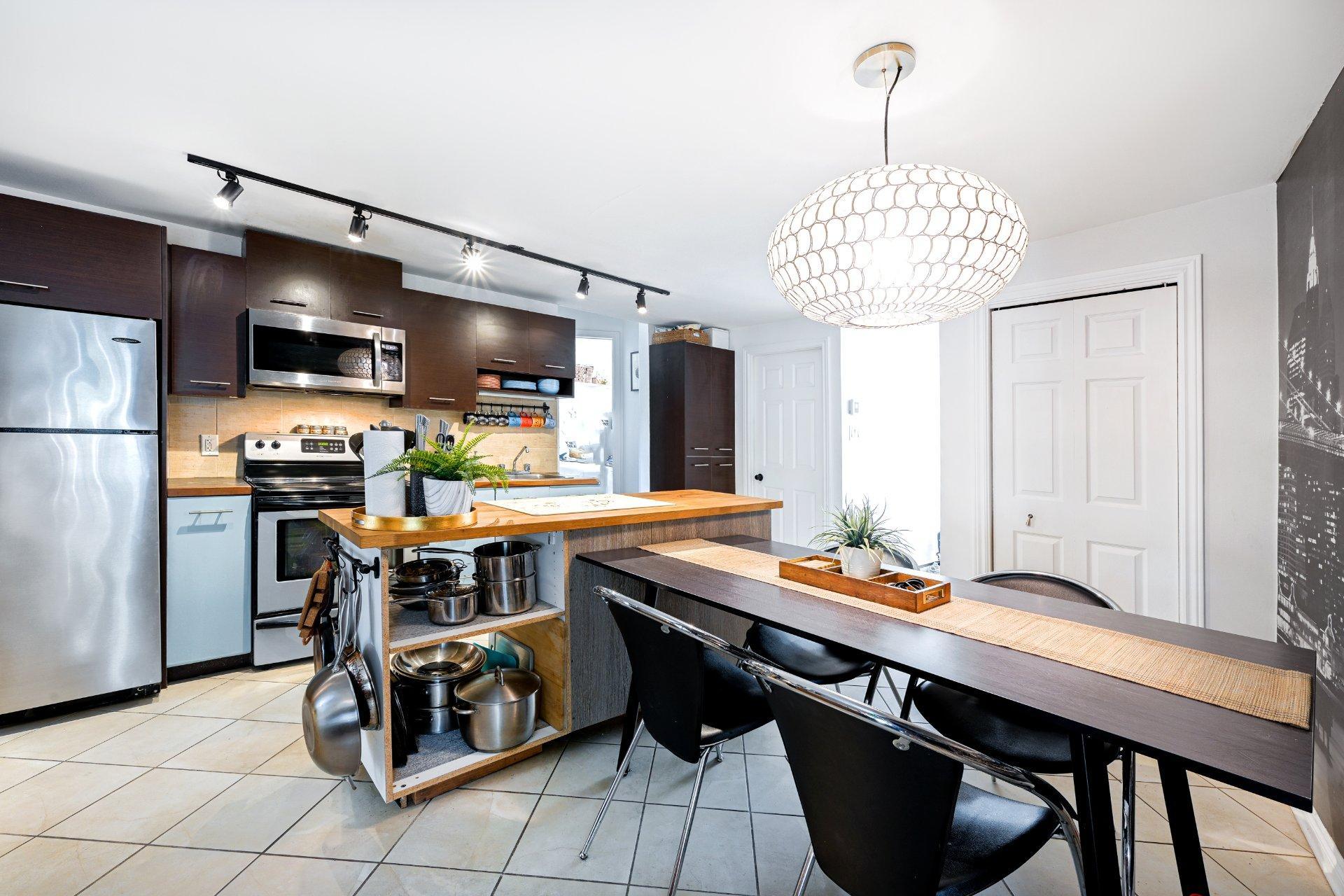 









13

 - 15


Rue Alfred

,
Laval (Sainte-Rose),




QC
H7L2G8

