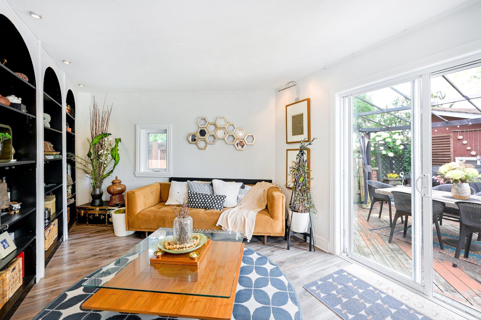 









13

 - 15


Rue Alfred

,
Laval (Sainte-Rose),




QC
H7L2G8

