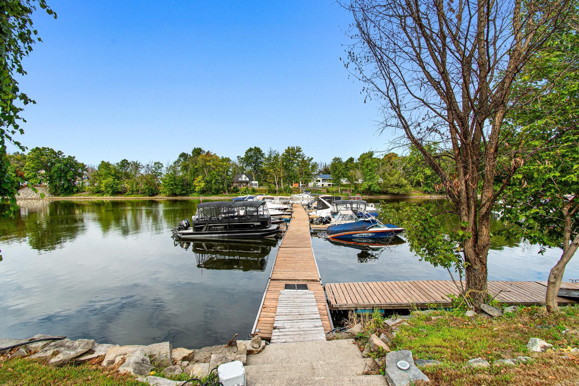 









258

 - 260


Route du Long-Sault

,
Saint-André-d'Argenteuil,




QC
J0V1X0

