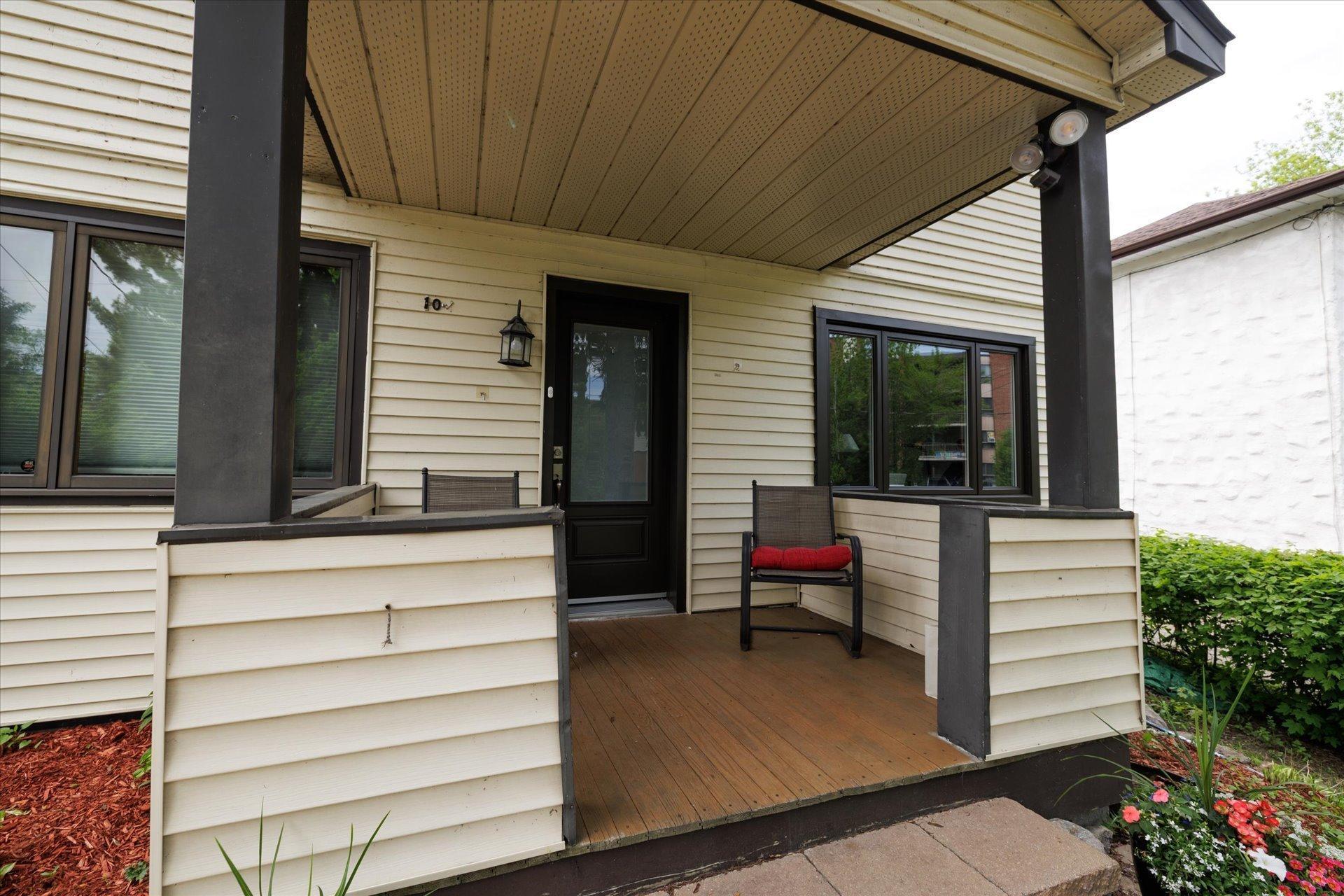 









104


Av. Victoria

,
Pointe-Claire,




QC
H9S4S7

