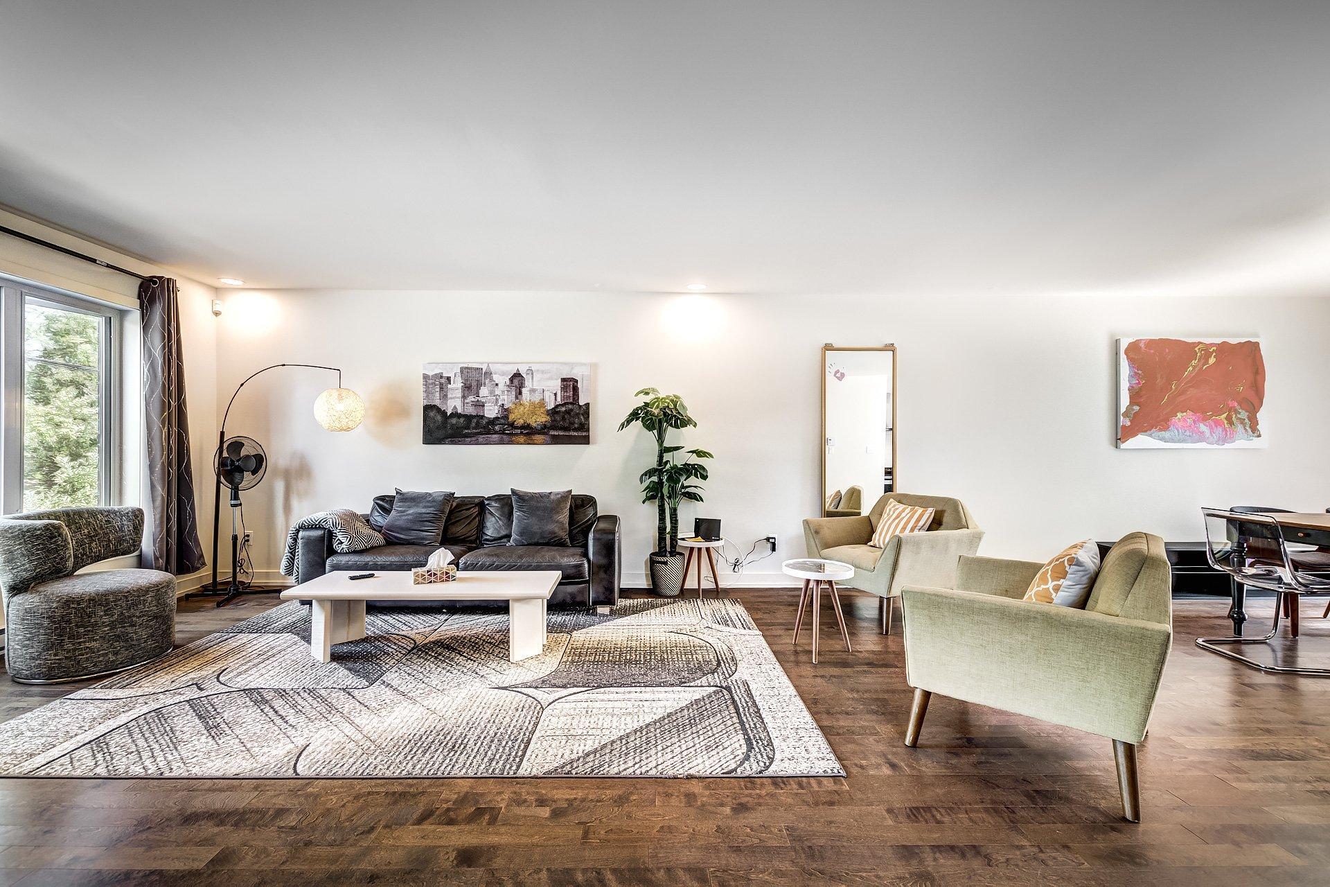 









5045


Rue Cornwall

,
Longueuil (Saint-Hubert),




QC
J3Y2S8

