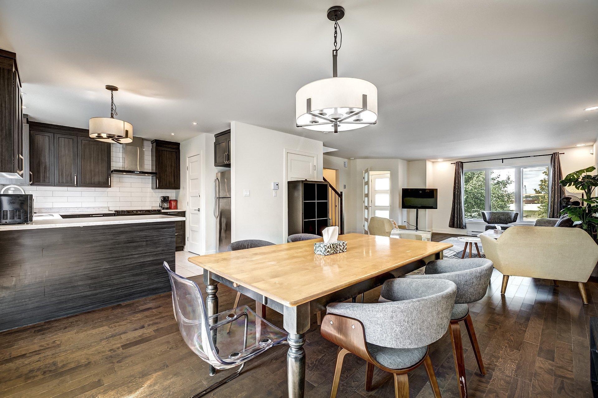 









5045


Rue Cornwall

,
Longueuil (Saint-Hubert),




QC
J3Y2S8


