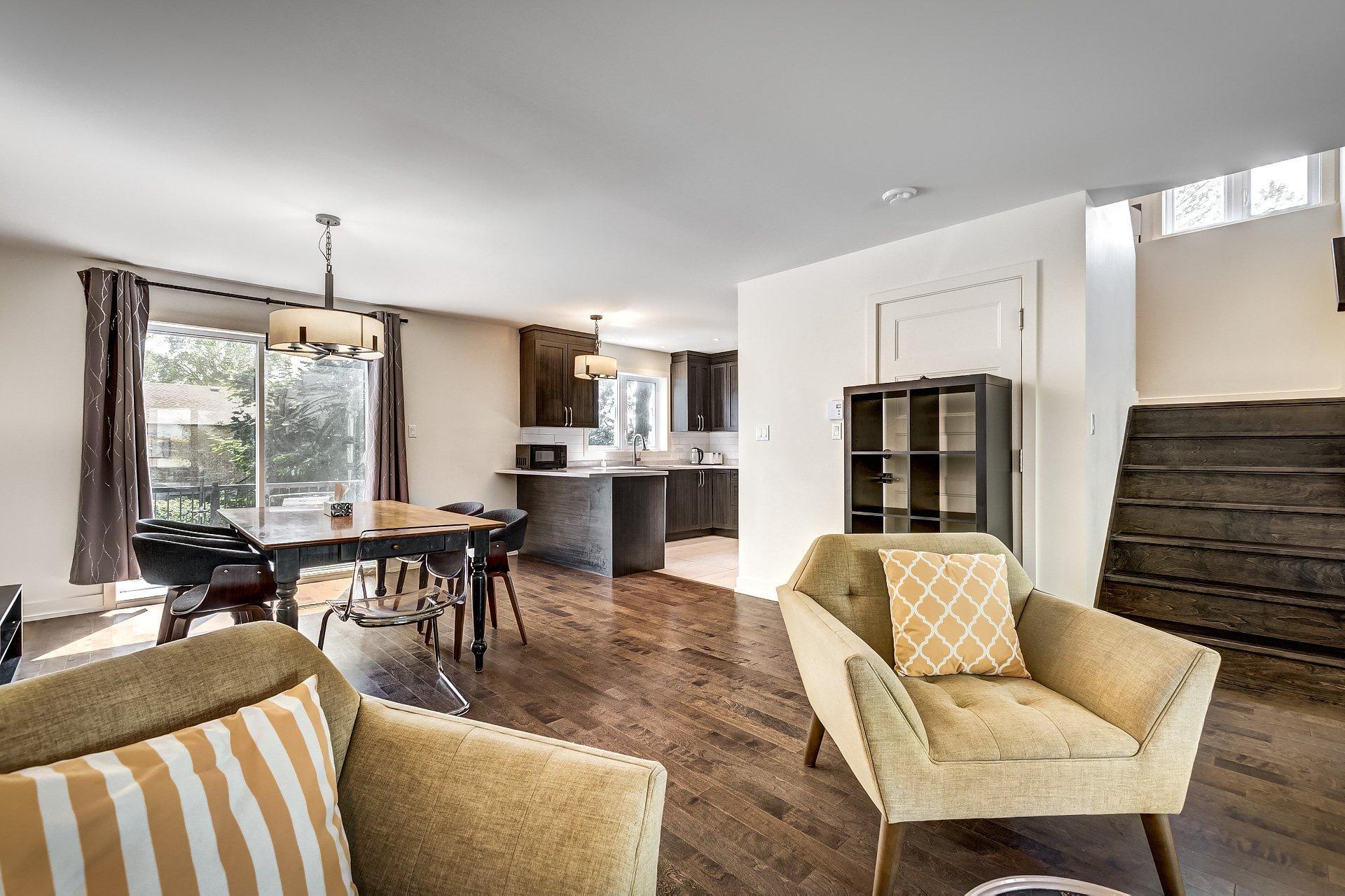 









5045


Rue Cornwall

,
Longueuil (Saint-Hubert),




QC
J3Y2S8

