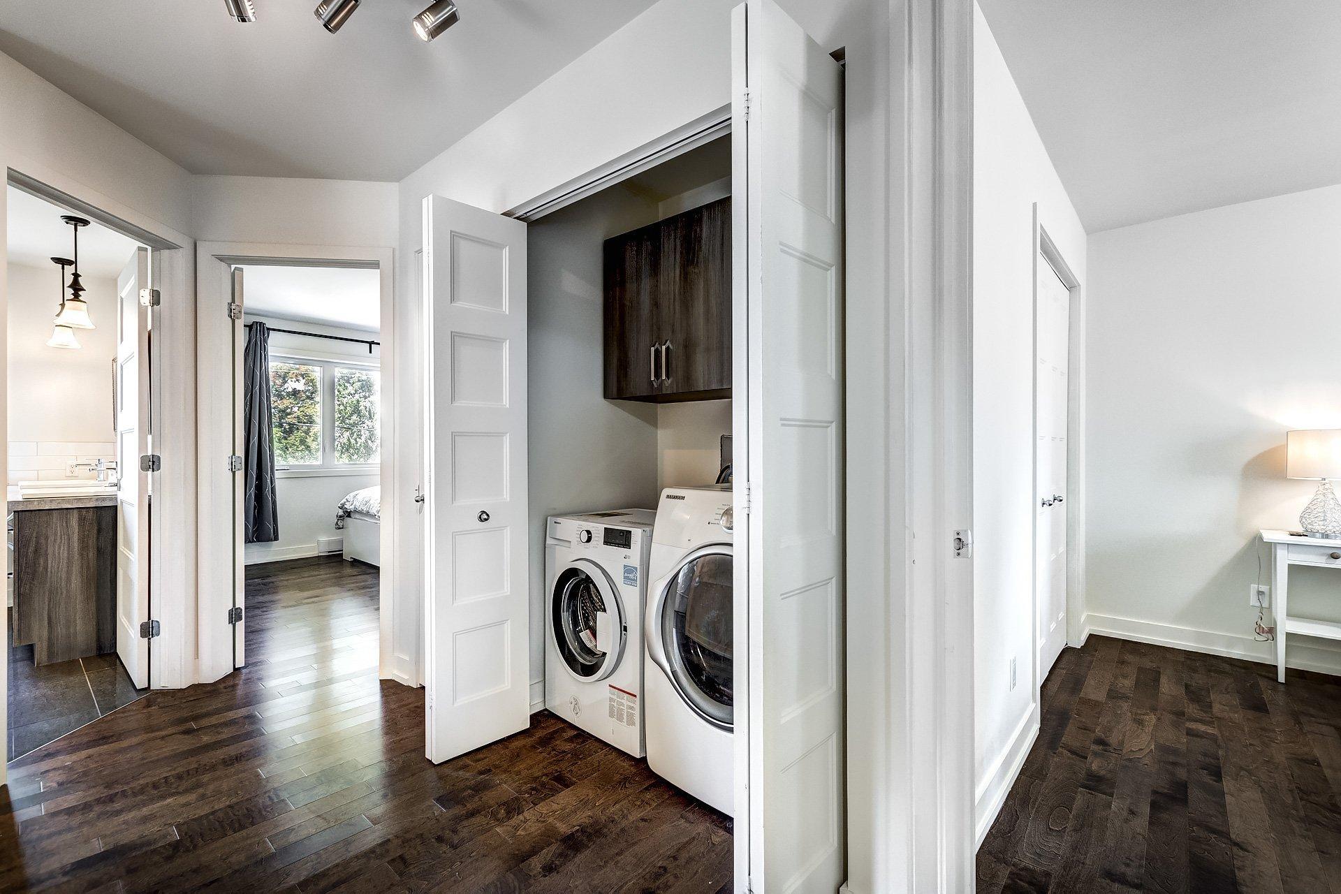 









5045


Rue Cornwall

,
Longueuil (Saint-Hubert),




QC
J3Y2S8

