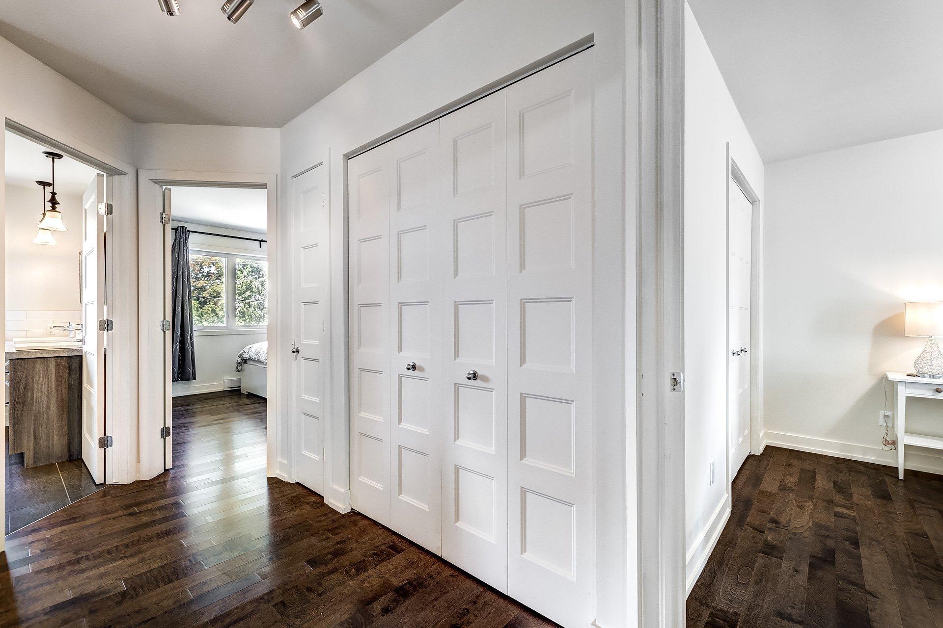 









5045


Rue Cornwall

,
Longueuil (Saint-Hubert),




QC
J3Y2S8

