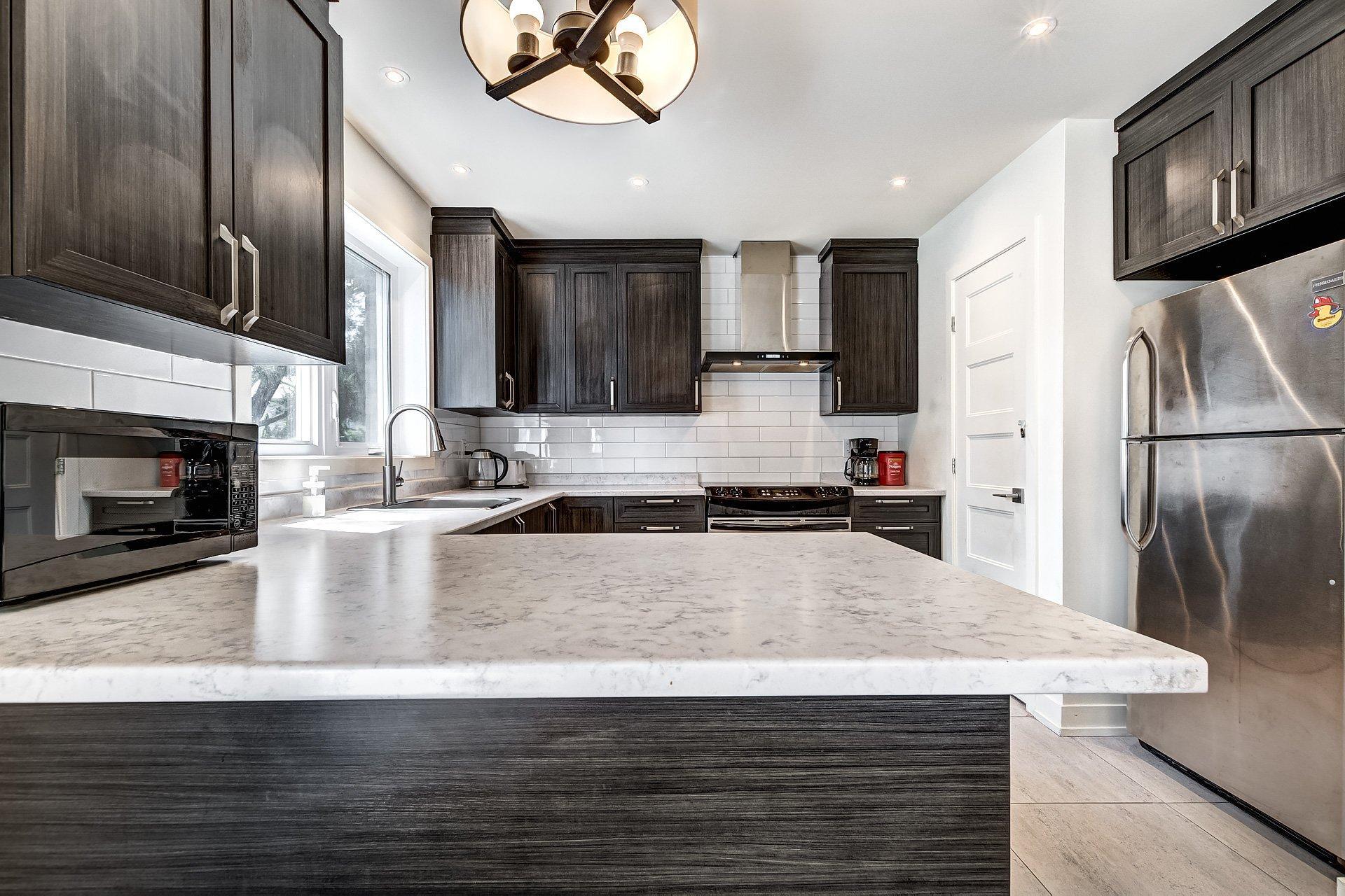 









5045


Rue Cornwall

,
Longueuil (Saint-Hubert),




QC
J3Y2S8

