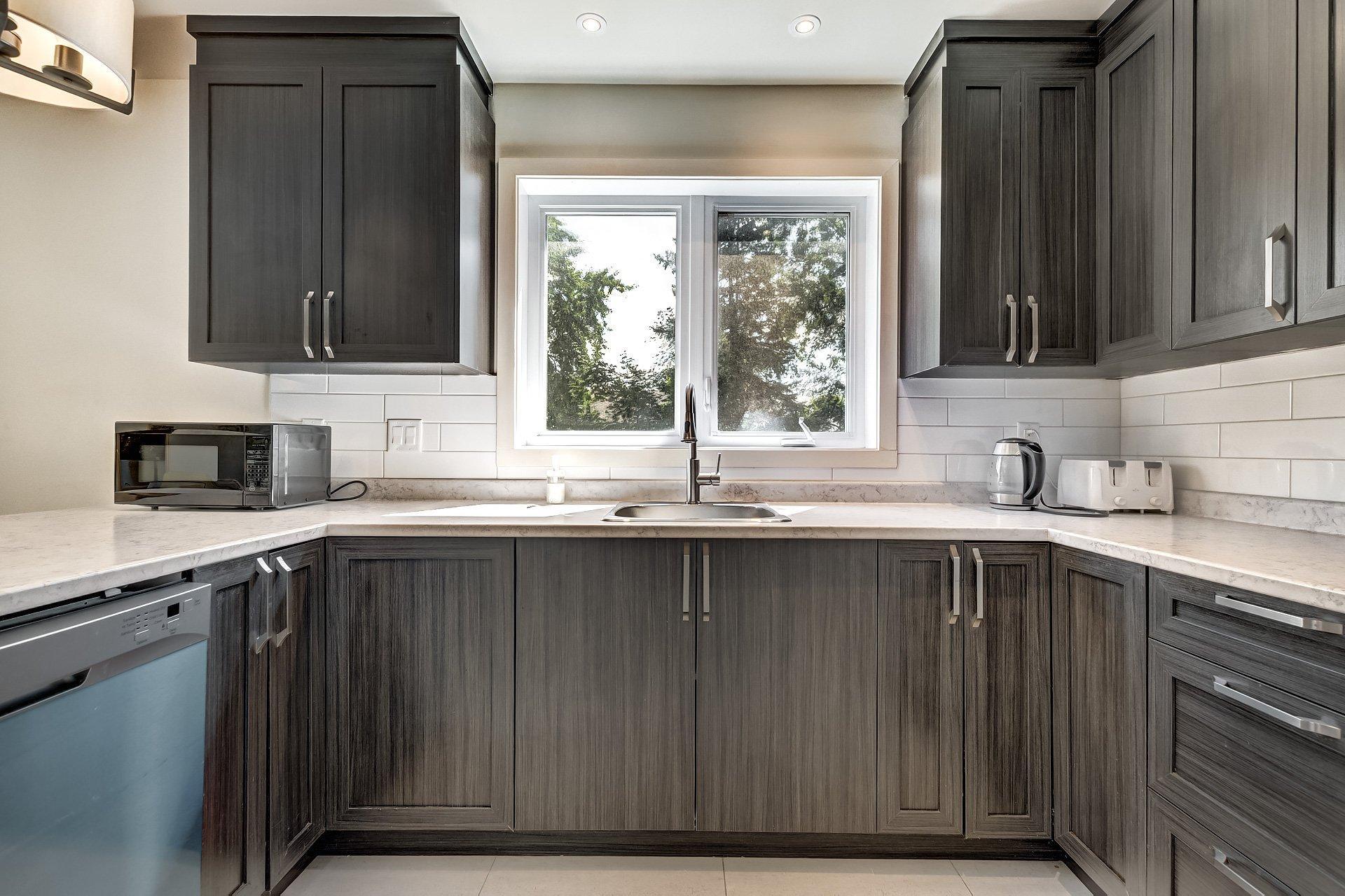 









5045


Rue Cornwall

,
Longueuil (Saint-Hubert),




QC
J3Y2S8

