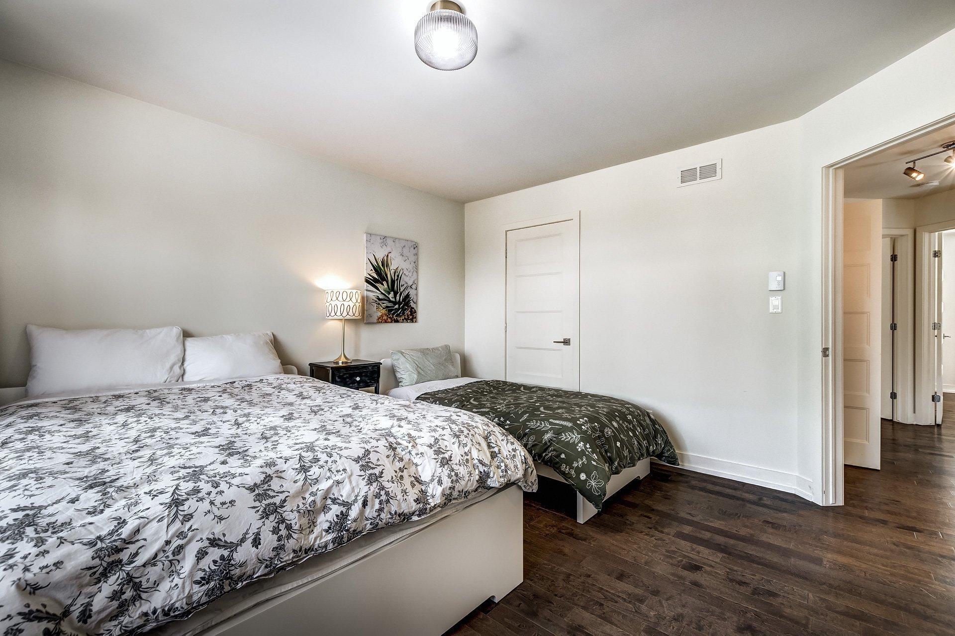 









5045


Rue Cornwall

,
Longueuil (Saint-Hubert),




QC
J3Y2S8

