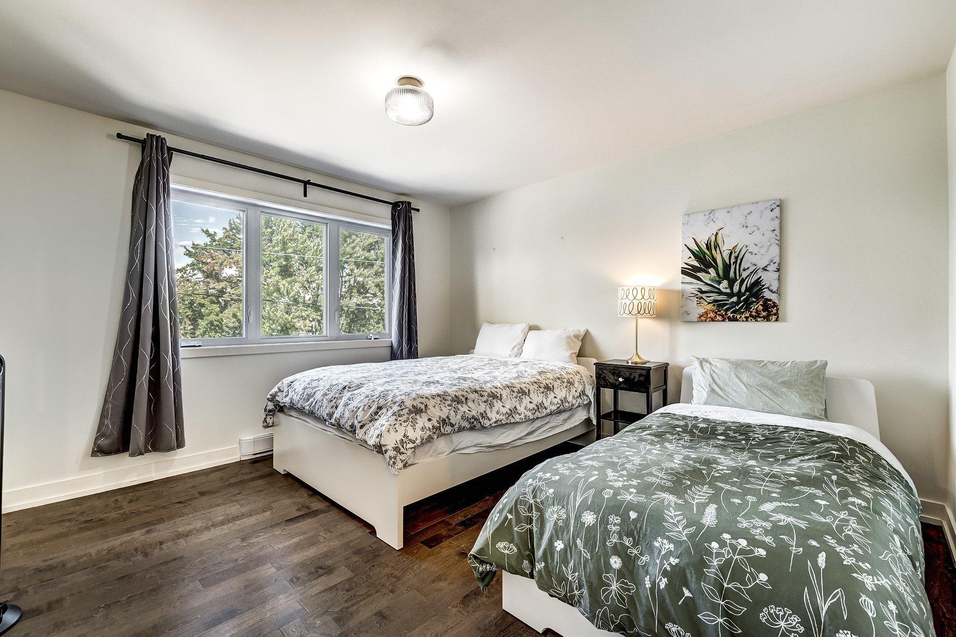 









5045


Rue Cornwall

,
Longueuil (Saint-Hubert),




QC
J3Y2S8

