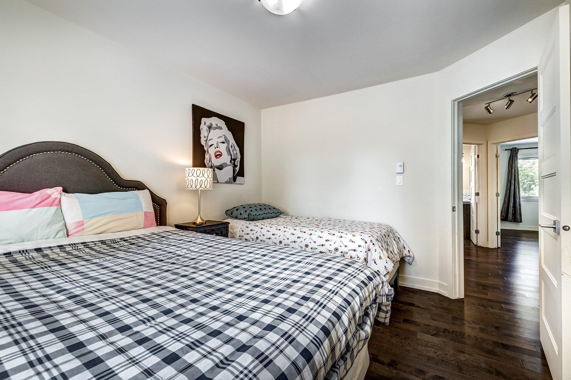 









5045


Rue Cornwall

,
Longueuil (Saint-Hubert),




QC
J3Y2S8

