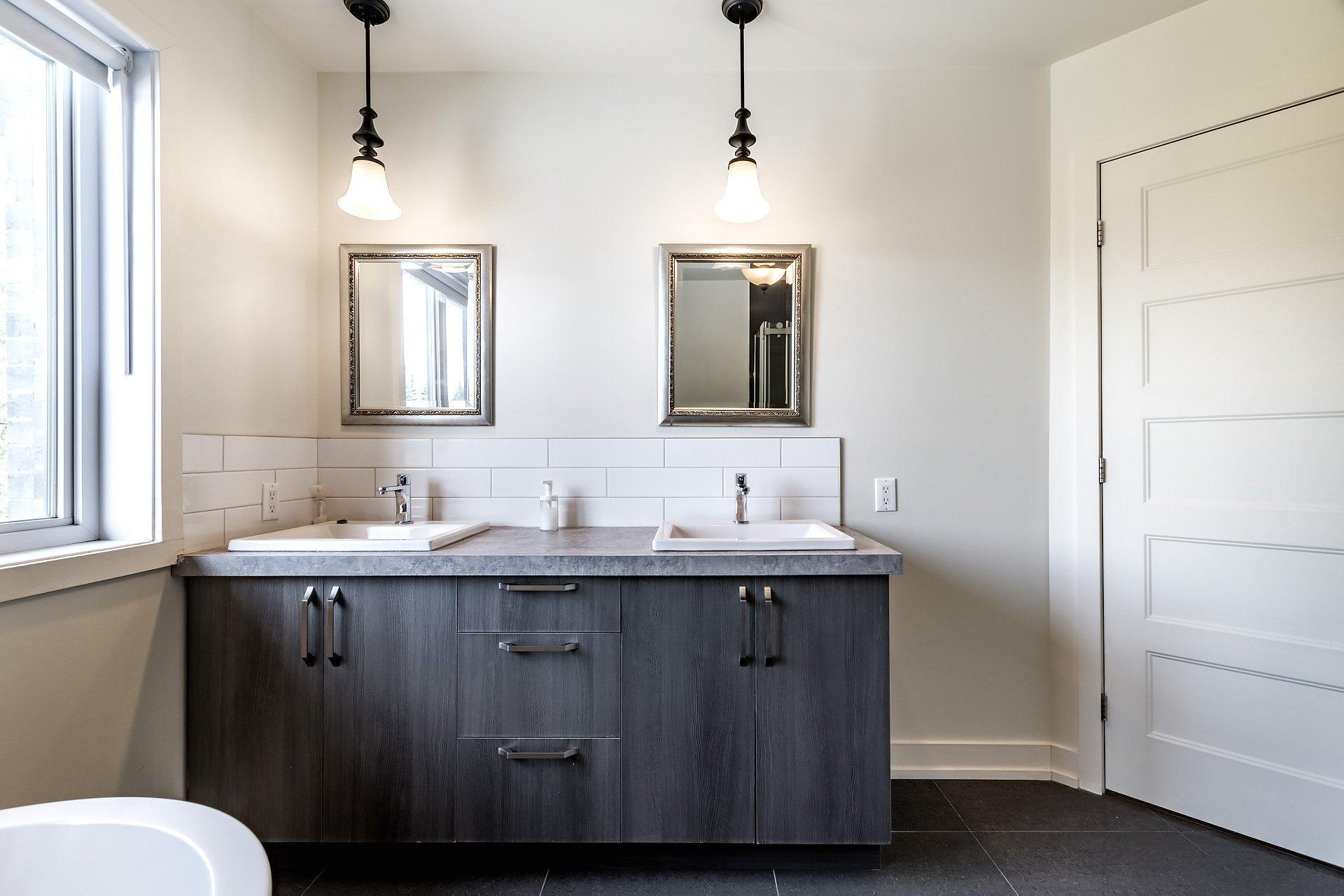 









5045


Rue Cornwall

,
Longueuil (Saint-Hubert),




QC
J3Y2S8

