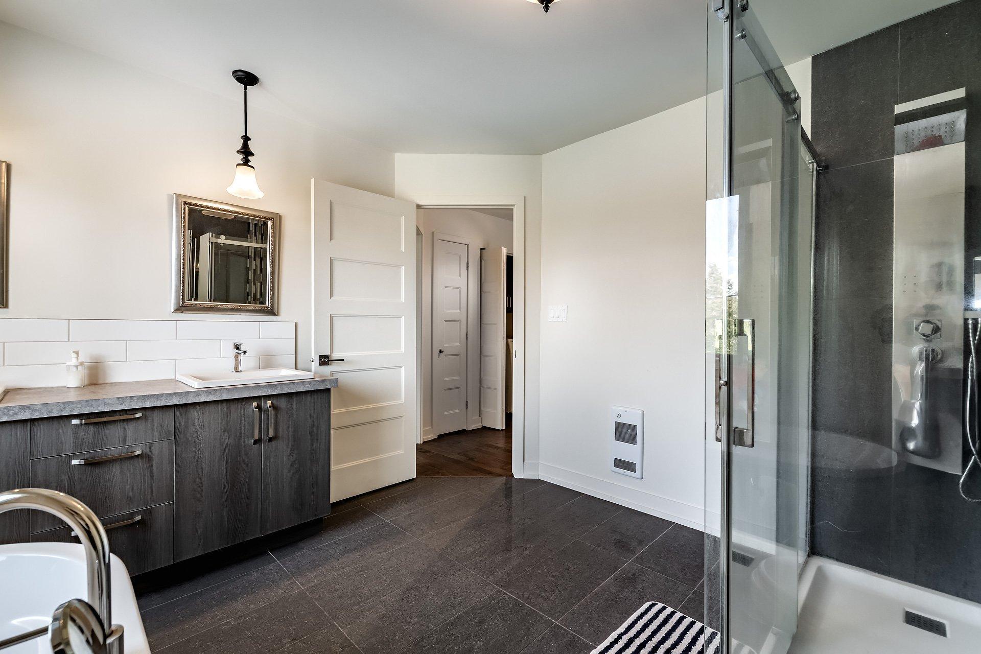 









5045


Rue Cornwall

,
Longueuil (Saint-Hubert),




QC
J3Y2S8


