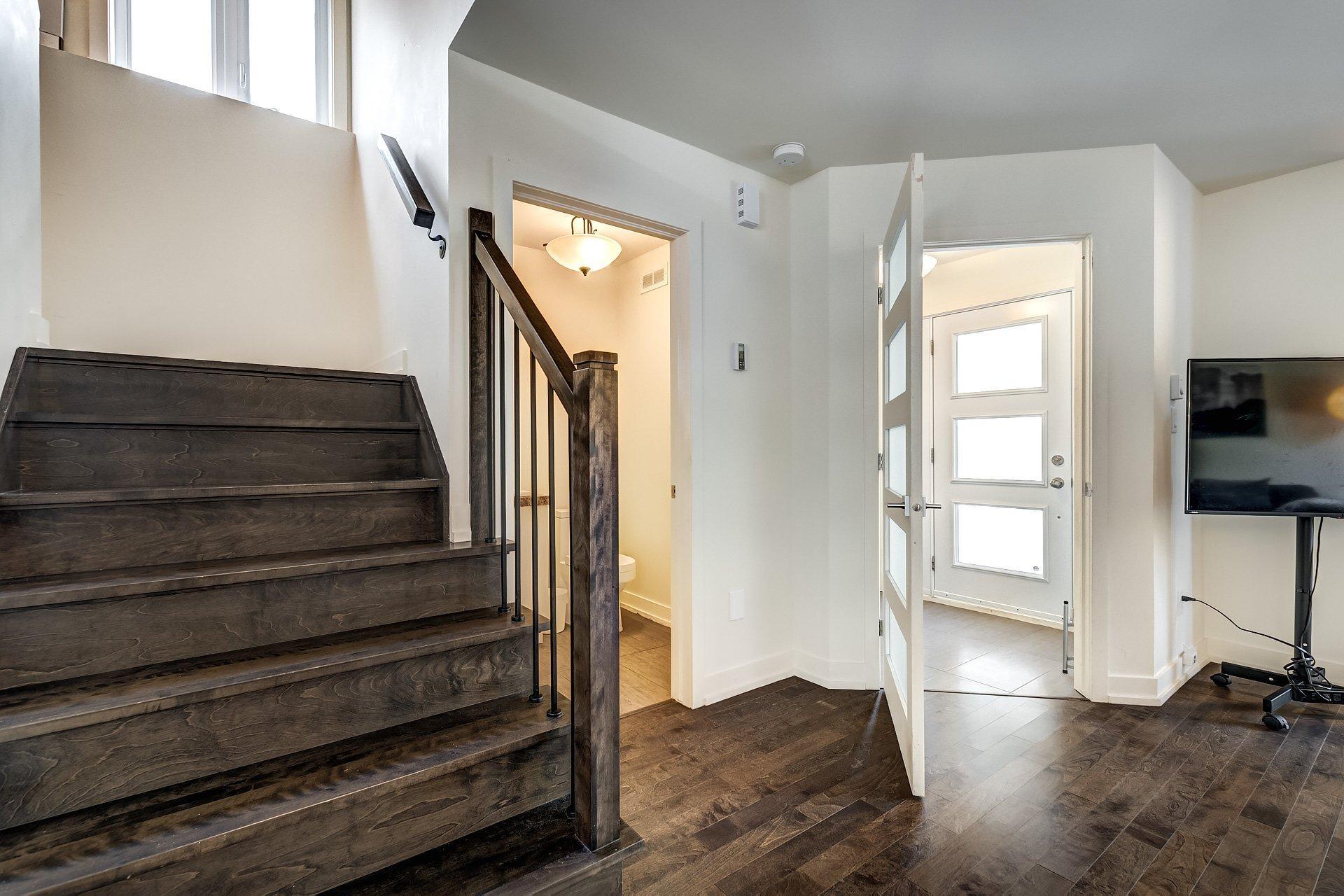 









5045


Rue Cornwall

,
Longueuil (Saint-Hubert),




QC
J3Y2S8

