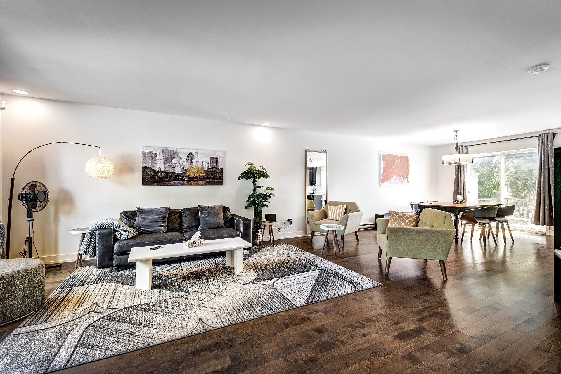 









5045


Rue Cornwall

,
Longueuil (Saint-Hubert),




QC
J3Y2S8

