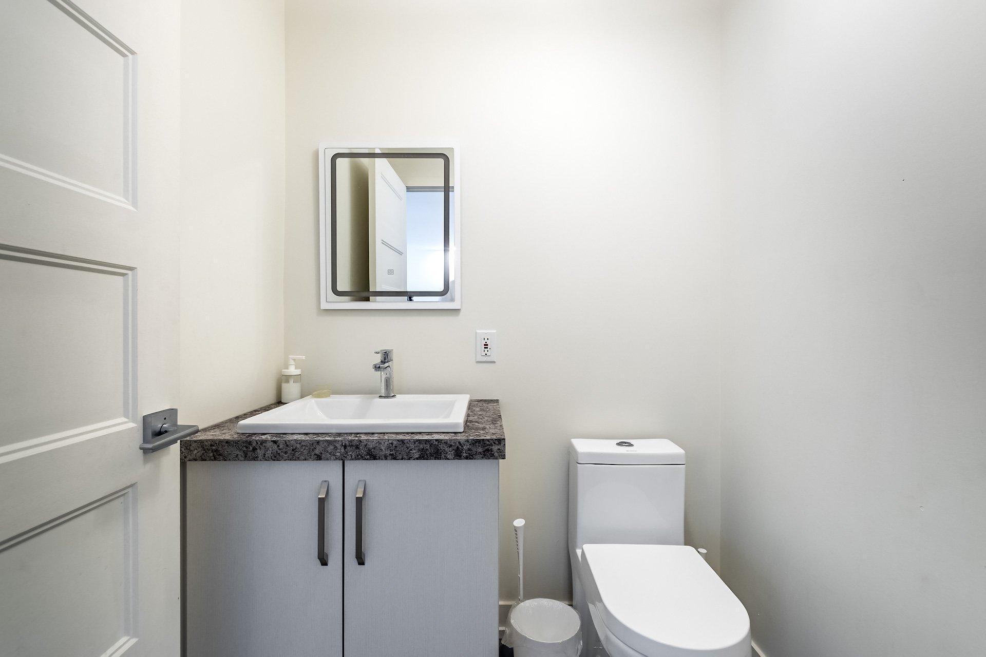 









5045


Rue Cornwall

,
Longueuil (Saint-Hubert),




QC
J3Y2S8

