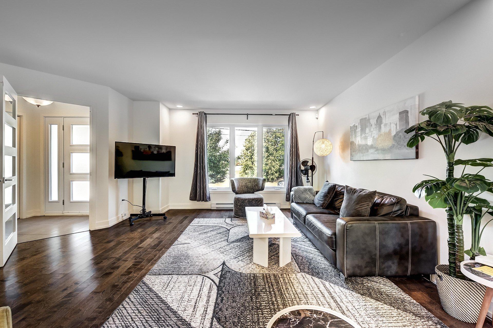 









5045


Rue Cornwall

,
Longueuil (Saint-Hubert),




QC
J3Y2S8

