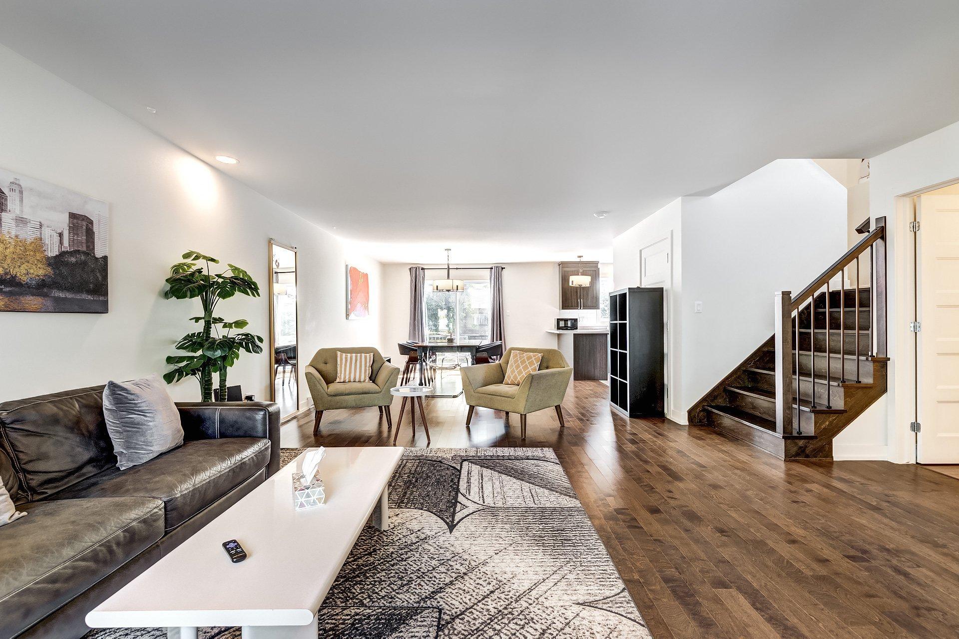 









5045


Rue Cornwall

,
Longueuil (Saint-Hubert),




QC
J3Y2S8

