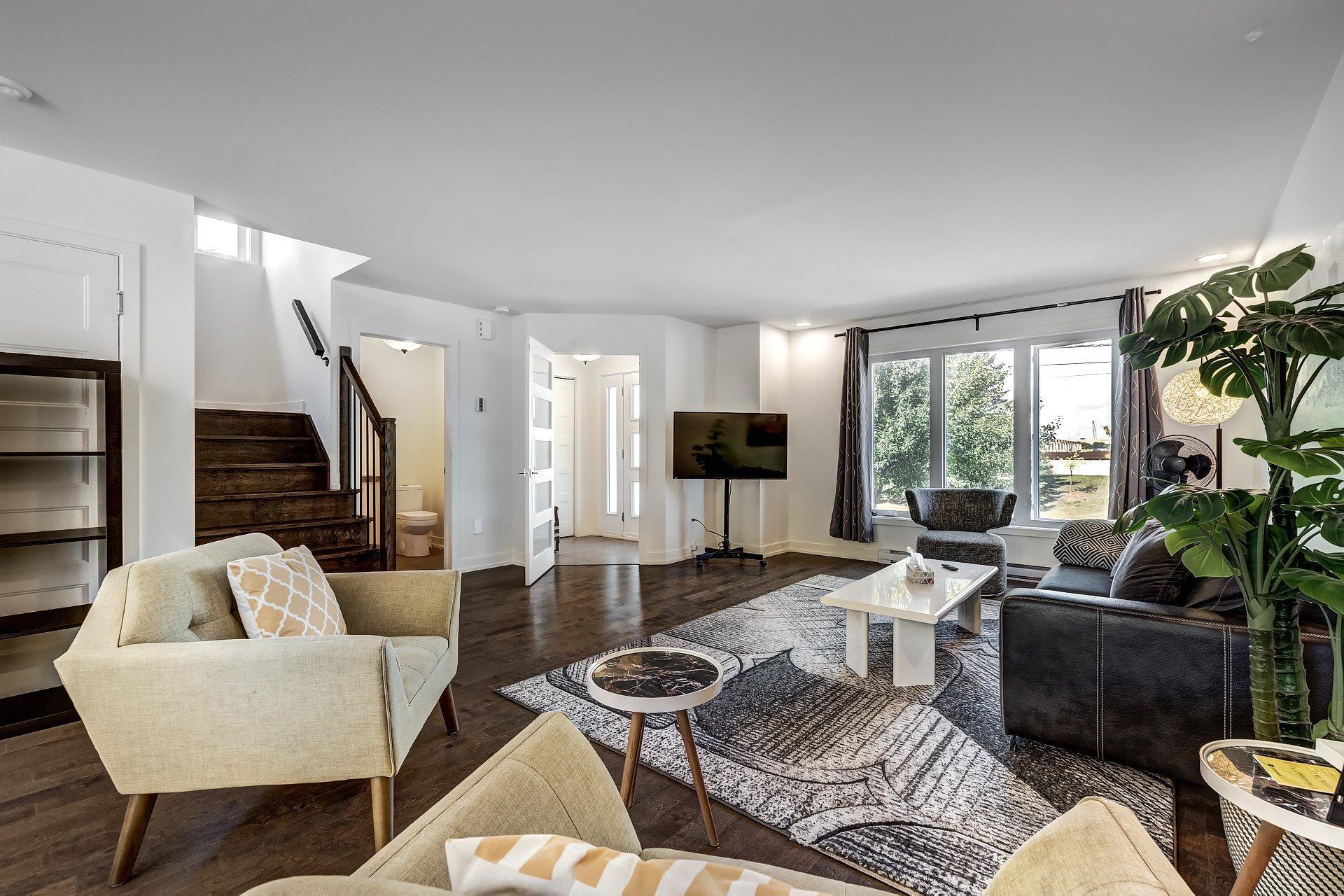 









5045


Rue Cornwall

,
Longueuil (Saint-Hubert),




QC
J3Y2S8

