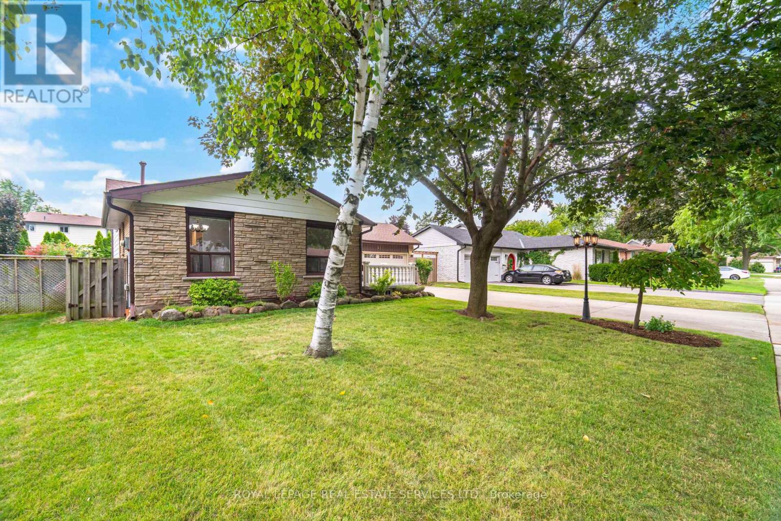 












518 VANGUARD CRESCENT

,
Oakville,




Ontario
L6L5G7

