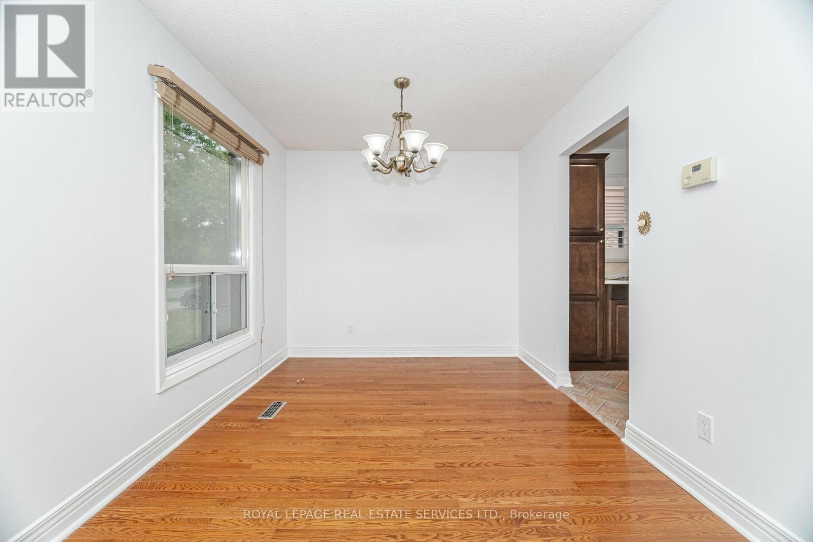 












518 VANGUARD CRESCENT

,
Oakville,




Ontario
L6L5G7

