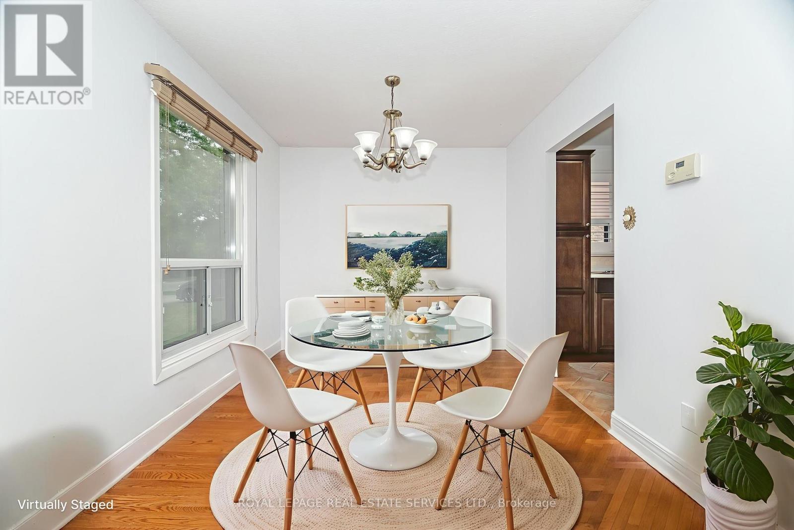 












518 VANGUARD CRESCENT

,
Oakville,




Ontario
L6L5G7

