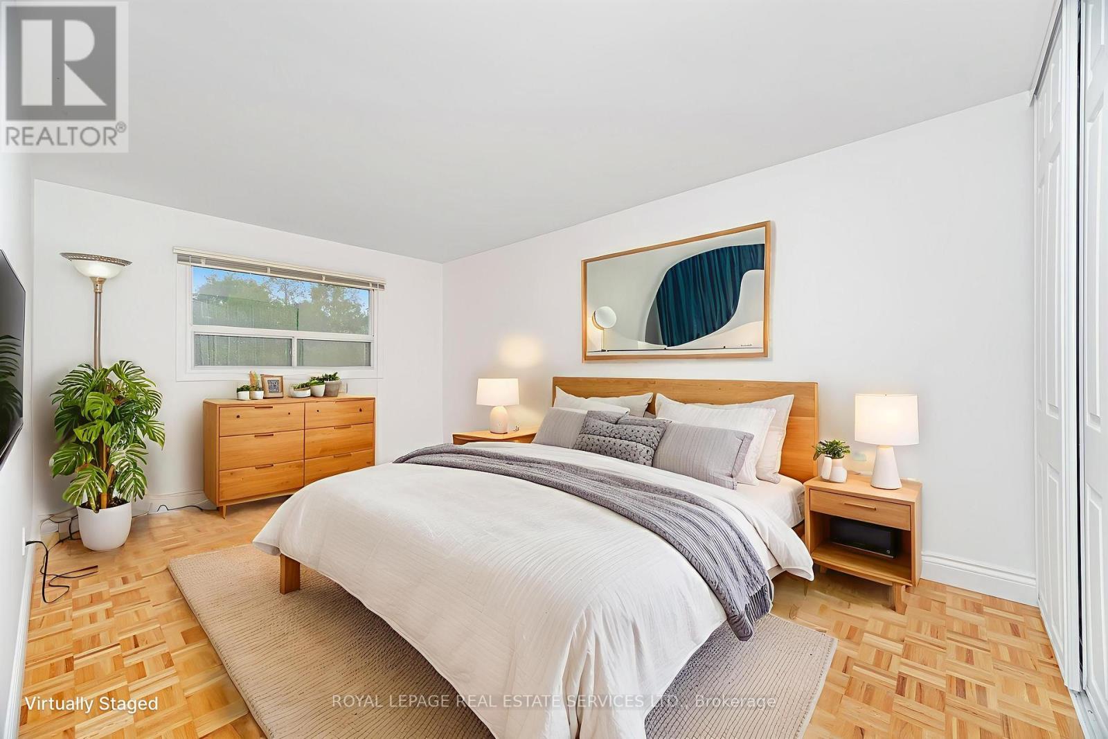 












518 VANGUARD CRESCENT

,
Oakville,




Ontario
L6L5G7

